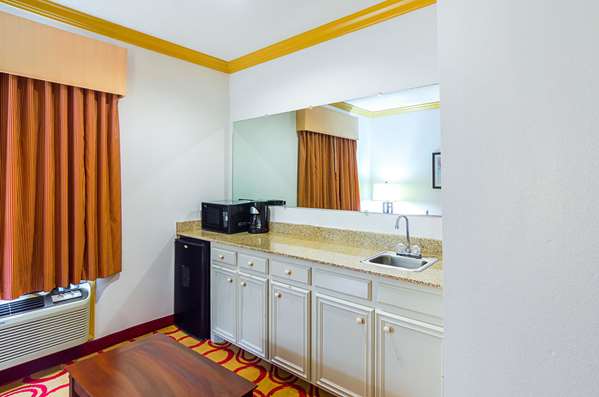 Suite - Quality Suites Lubbock