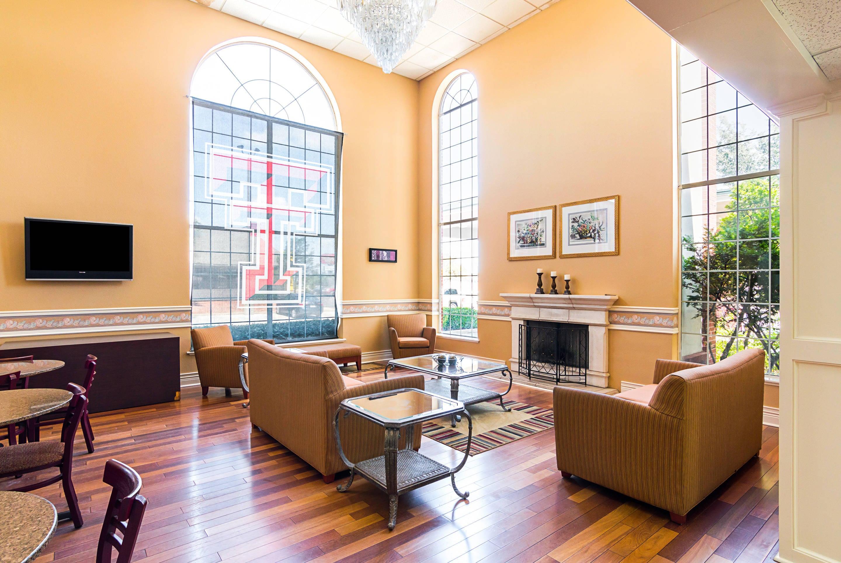 Hotel lobby | Comfort Suites Lubbock