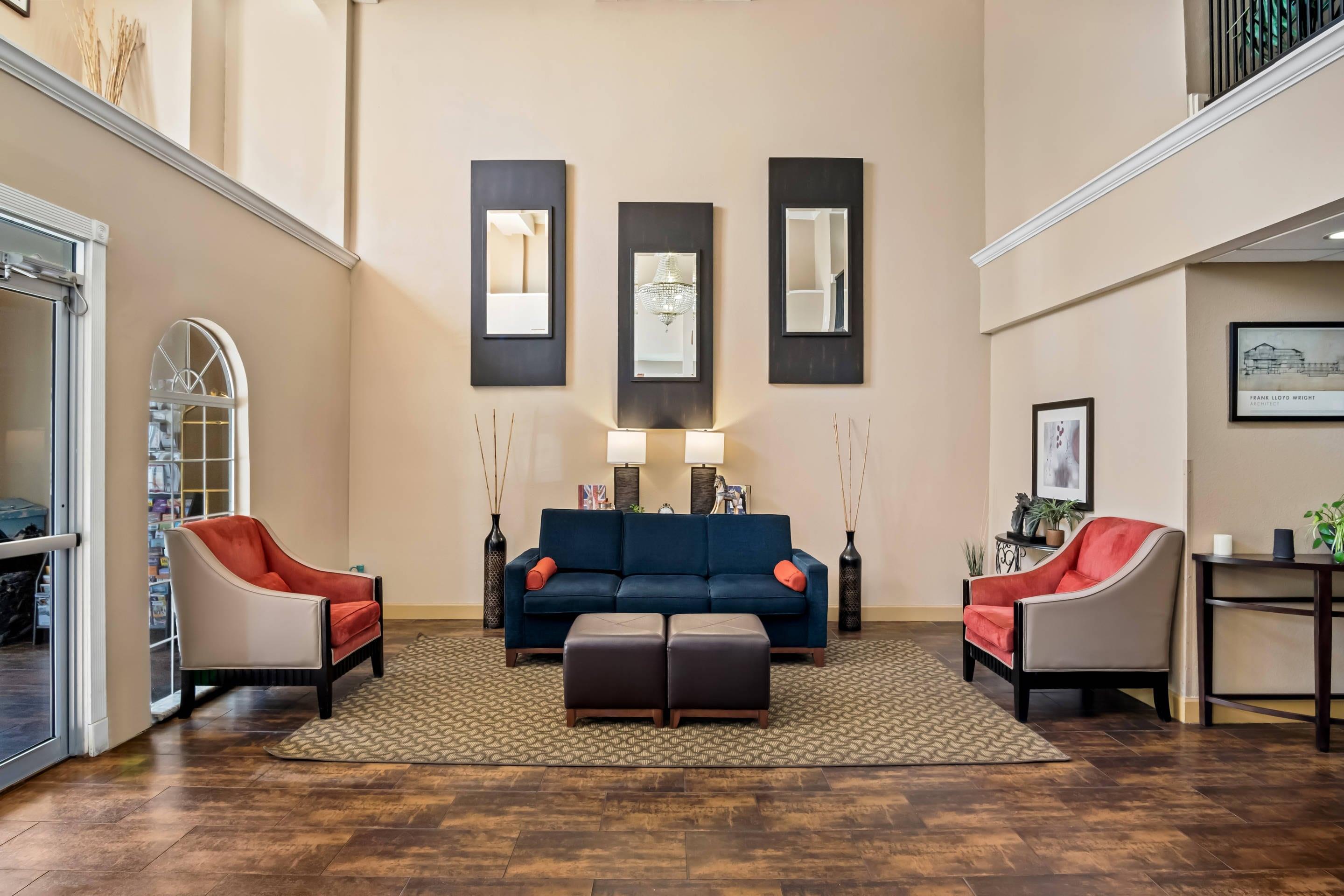 Spacious lobby | Quality Suites Las Colinas Center