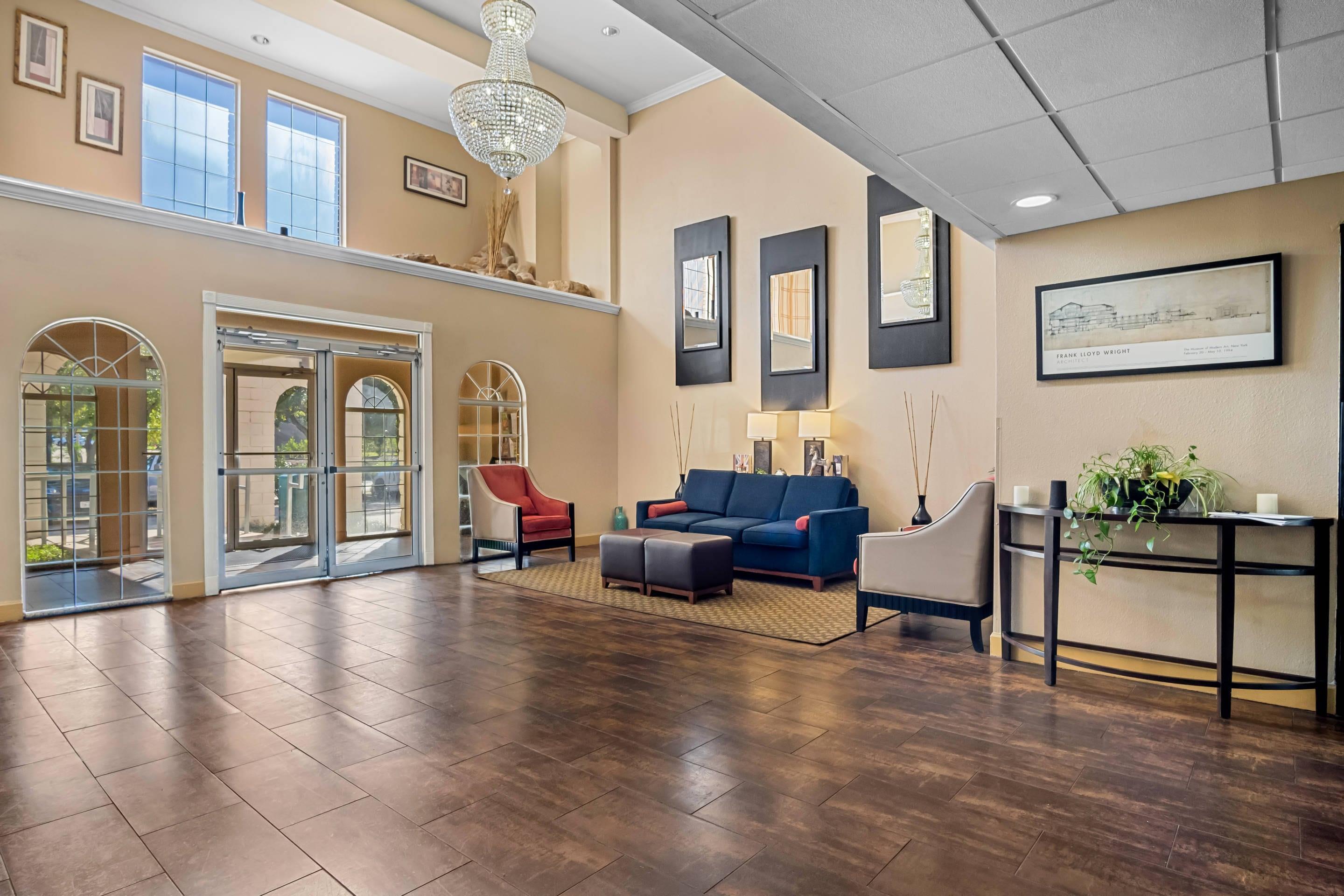 Spacious lobby with sitting area | Quality Suites Las Colinas Center