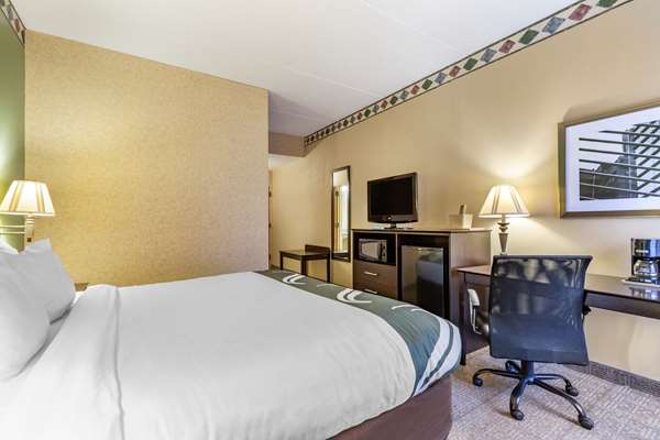  - Quality Inn Six Flags Fiesta Park San Antonio - I-10, Exit 556
