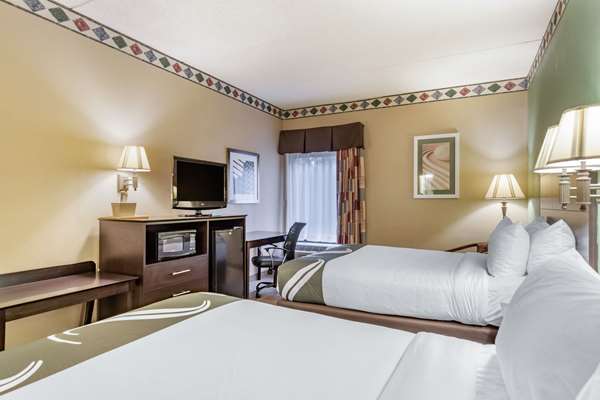  - Quality Inn Six Flags Fiesta Park San Antonio - I-10, Exit 556