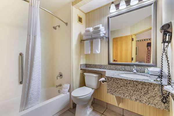  - Quality Inn Six Flags Fiesta Park San Antonio - I-10, Exit 556