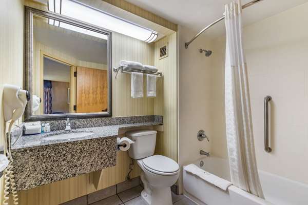  - Quality Inn Six Flags Fiesta Park San Antonio - I-10, Exit 556