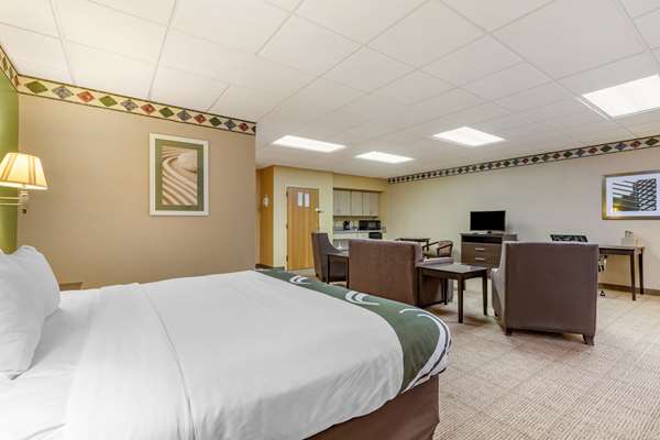 Suite - Quality Inn Six Flags Fiesta Park San Antonio - I-10, Exit 556