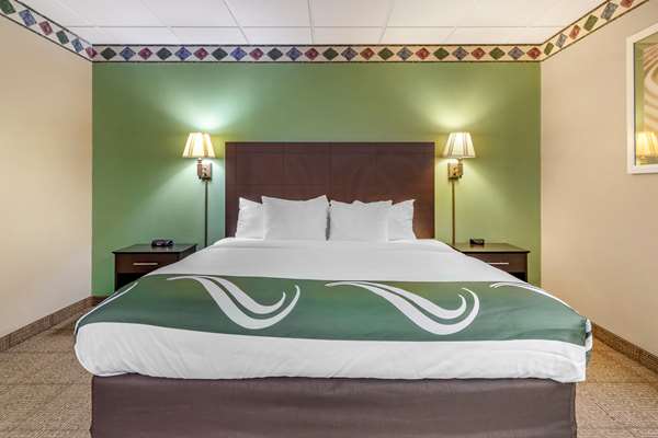 Suite - Quality Inn Six Flags Fiesta Park San Antonio - I-10, Exit 556