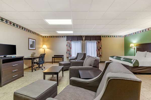 Suite - Quality Inn Six Flags Fiesta Park San Antonio - I-10, Exit 556