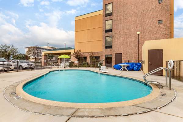 Pool - Quality Inn Six Flags Fiesta Park San Antonio - I-10, Exit 556