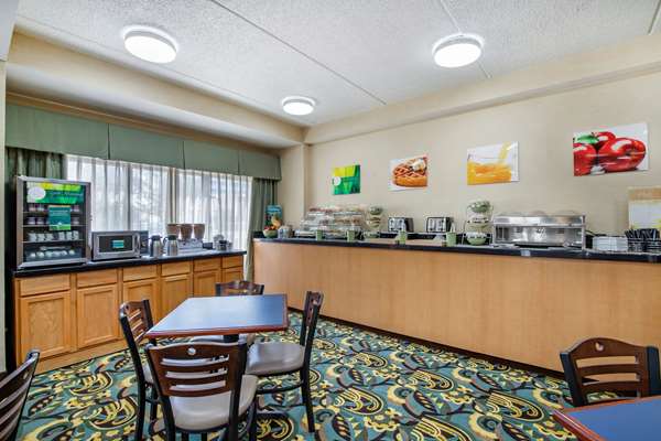 Amenities - Quality Inn Six Flags Fiesta Park San Antonio - I-10, Exit 556