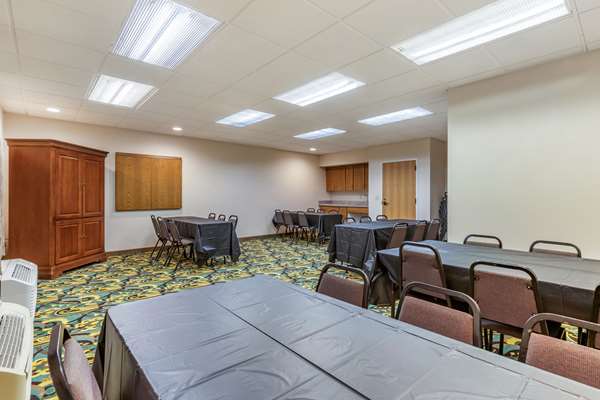  - Quality Inn Six Flags Fiesta Park San Antonio - I-10, Exit 556
