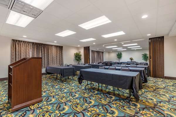  - Quality Inn Six Flags Fiesta Park San Antonio - I-10, Exit 556