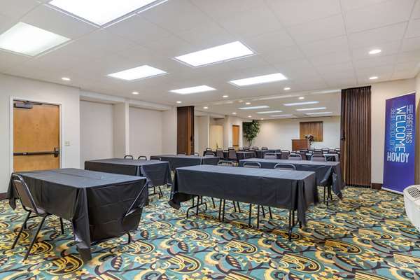  - Quality Inn Six Flags Fiesta Park San Antonio - I-10, Exit 556