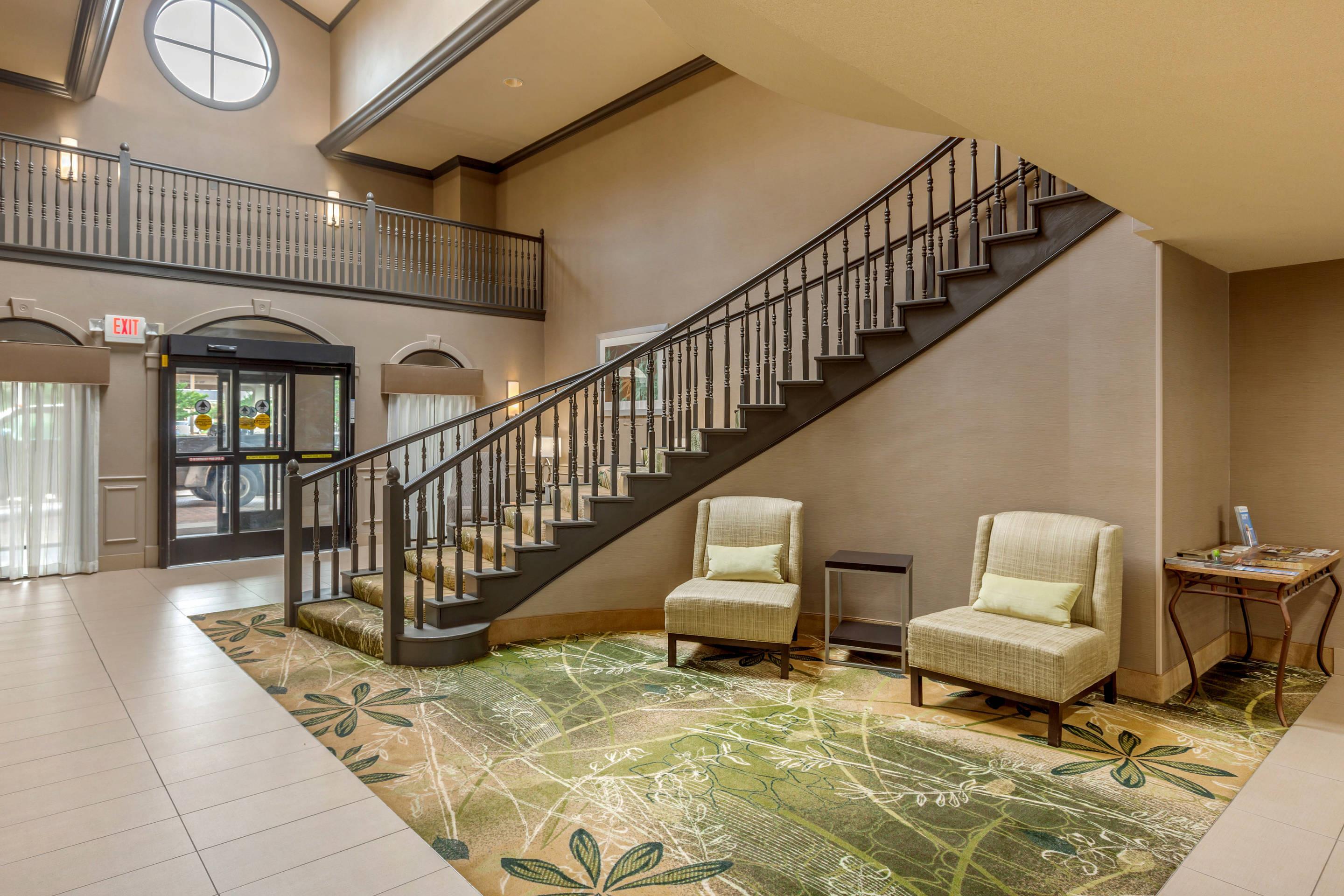 Hotel lobby | Quality Suites Sherman
