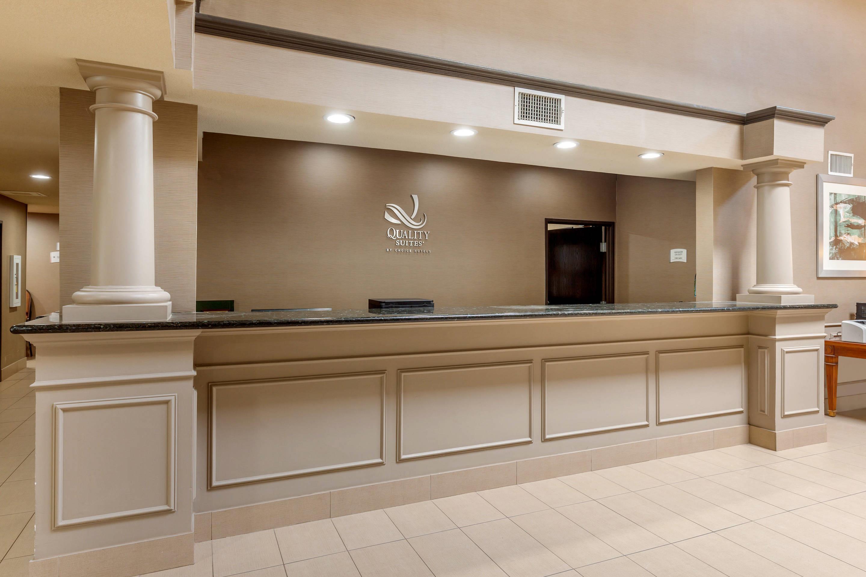 Front desk | Quality Suites Sherman