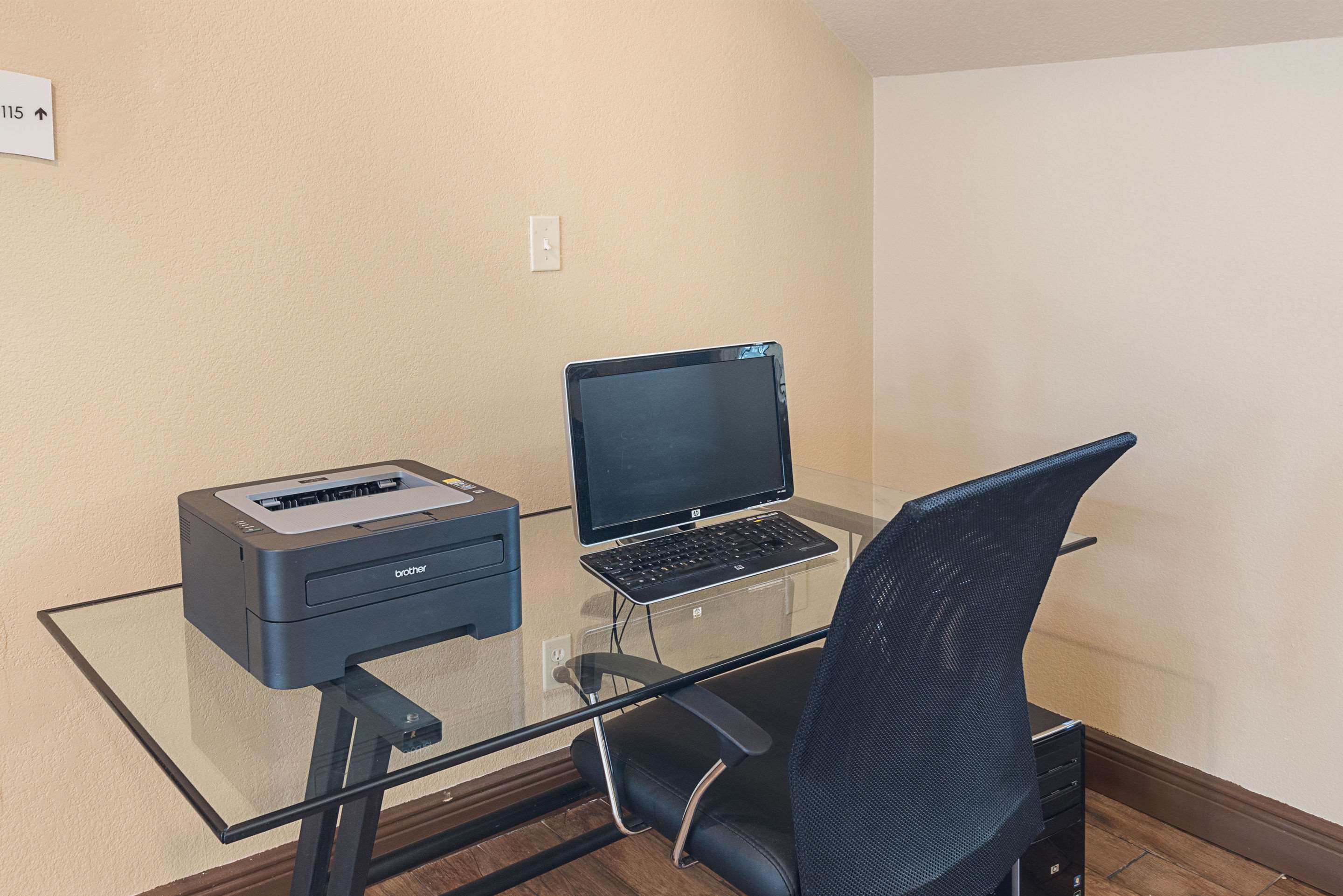 Business center | Quality Suites