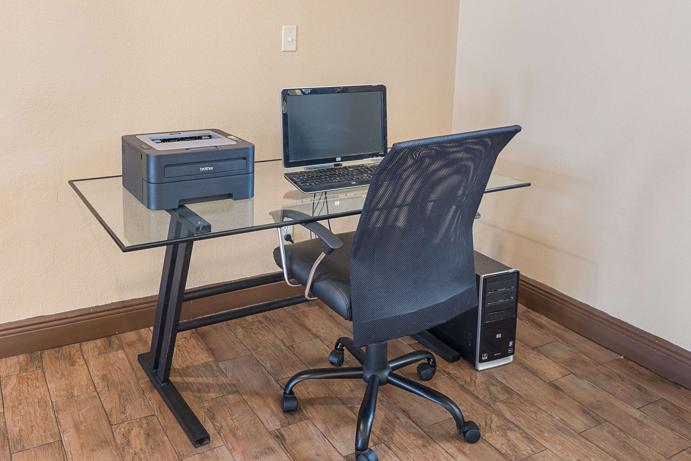Business center | Quality Suites