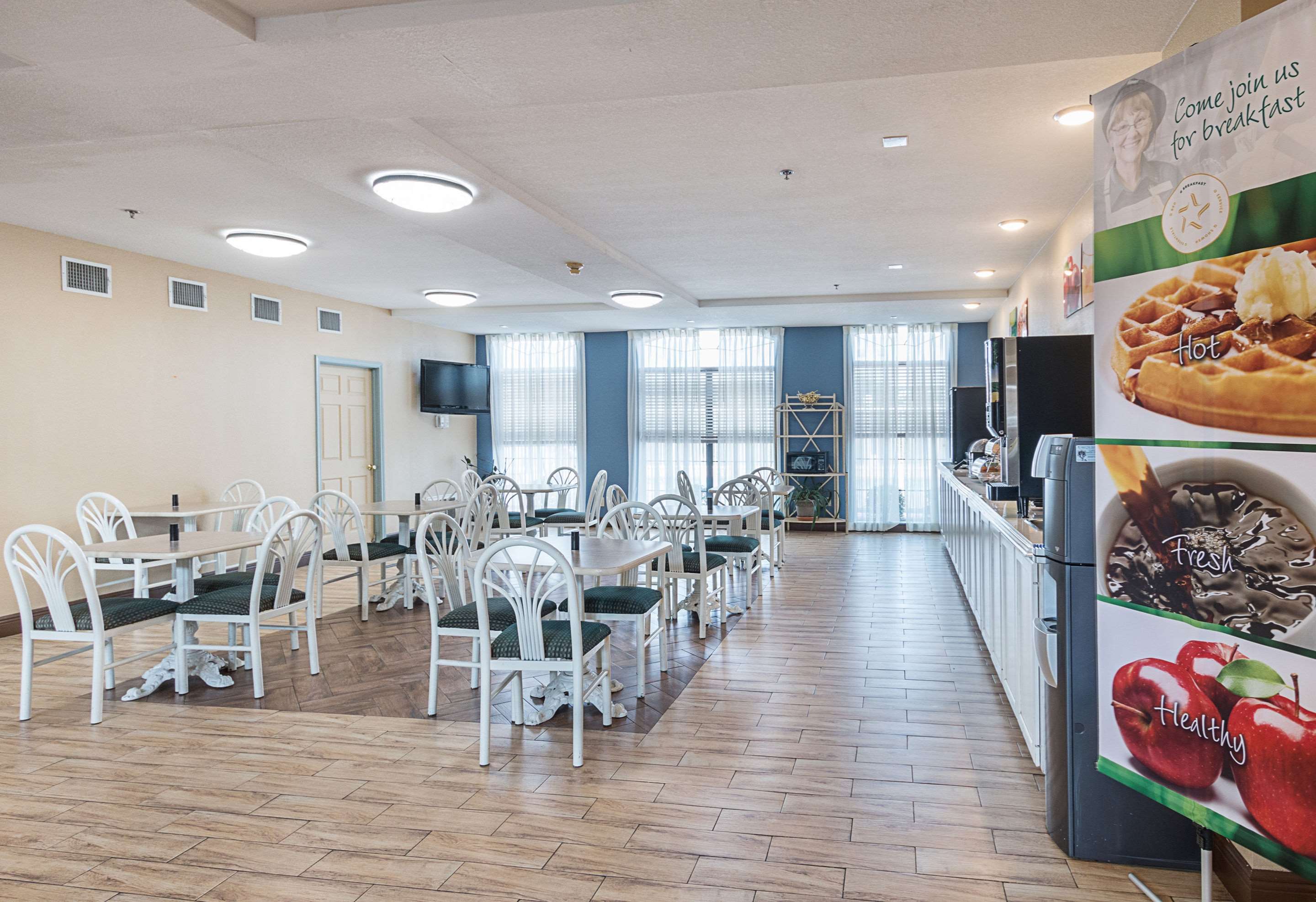 Breakfast area | Quality Suites