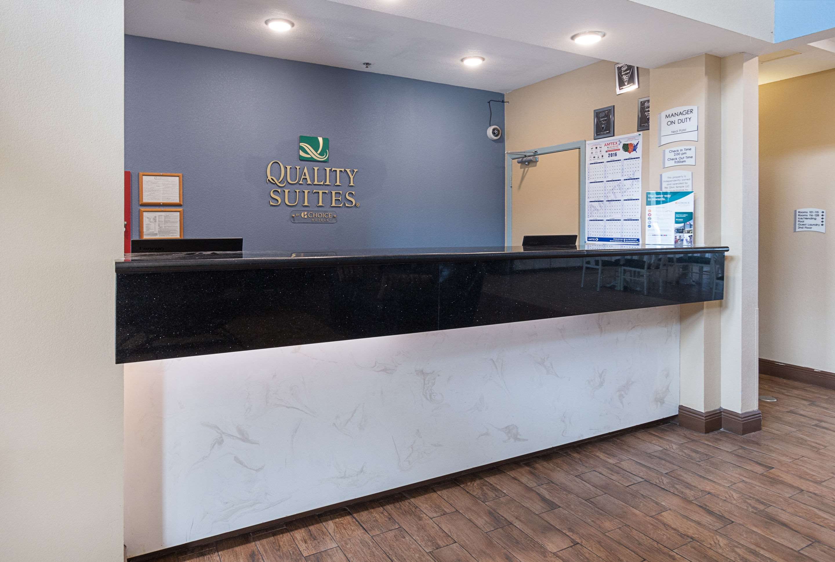 Front desk | Quality Suites