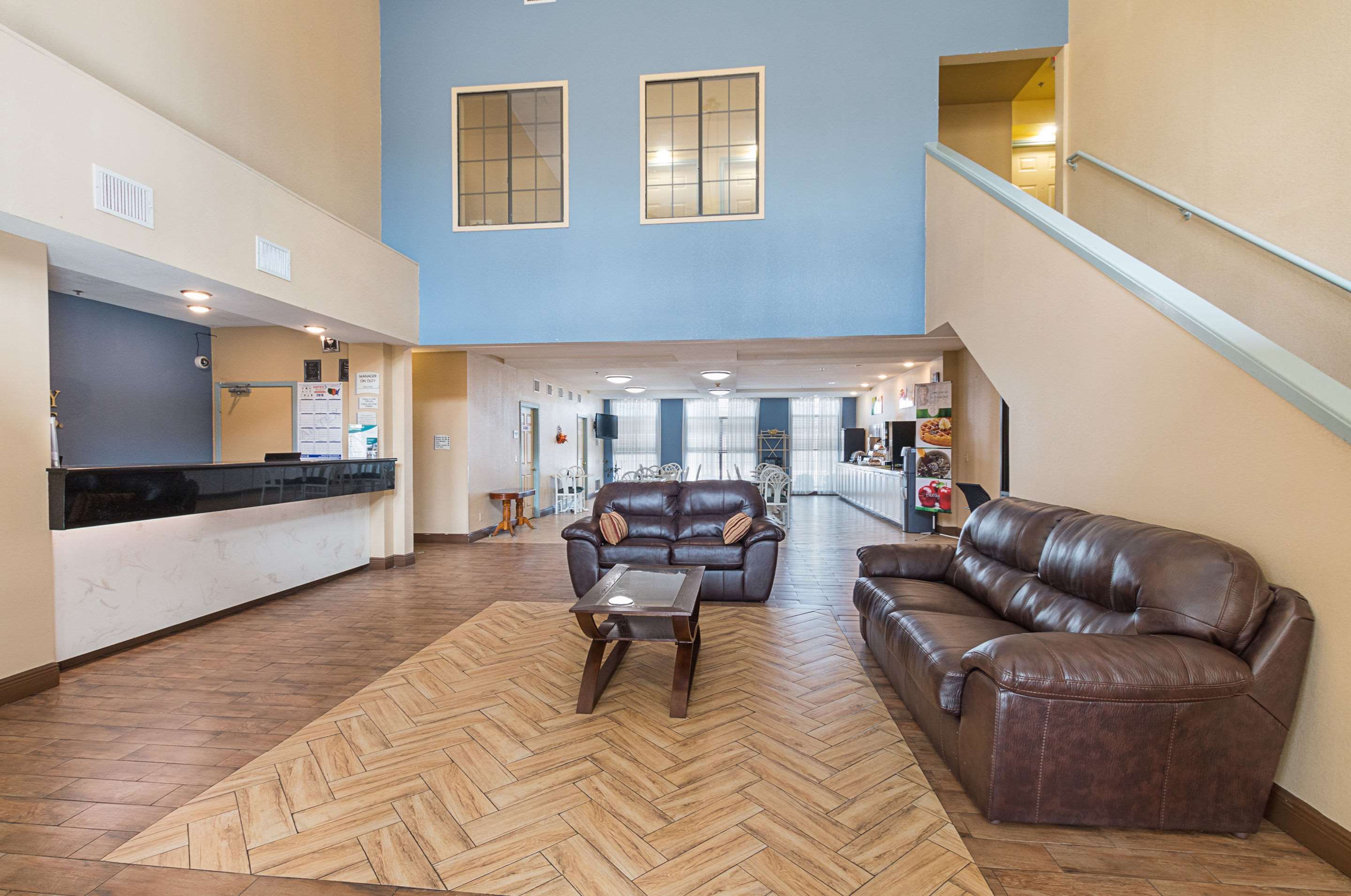Hotel lobby | Quality Suites