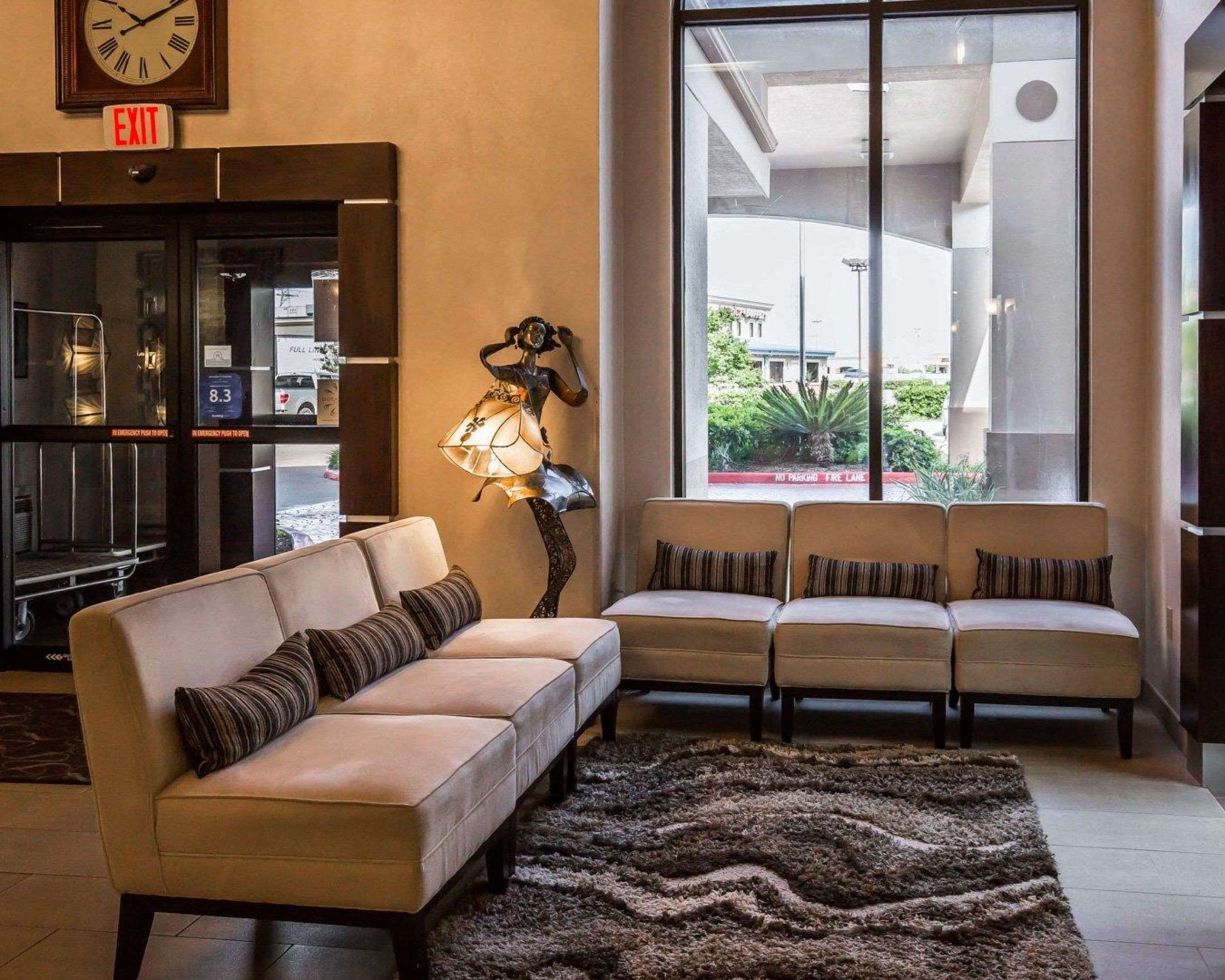 Lobby with sitting area | Comfort Suites Stafford Near Sugarland