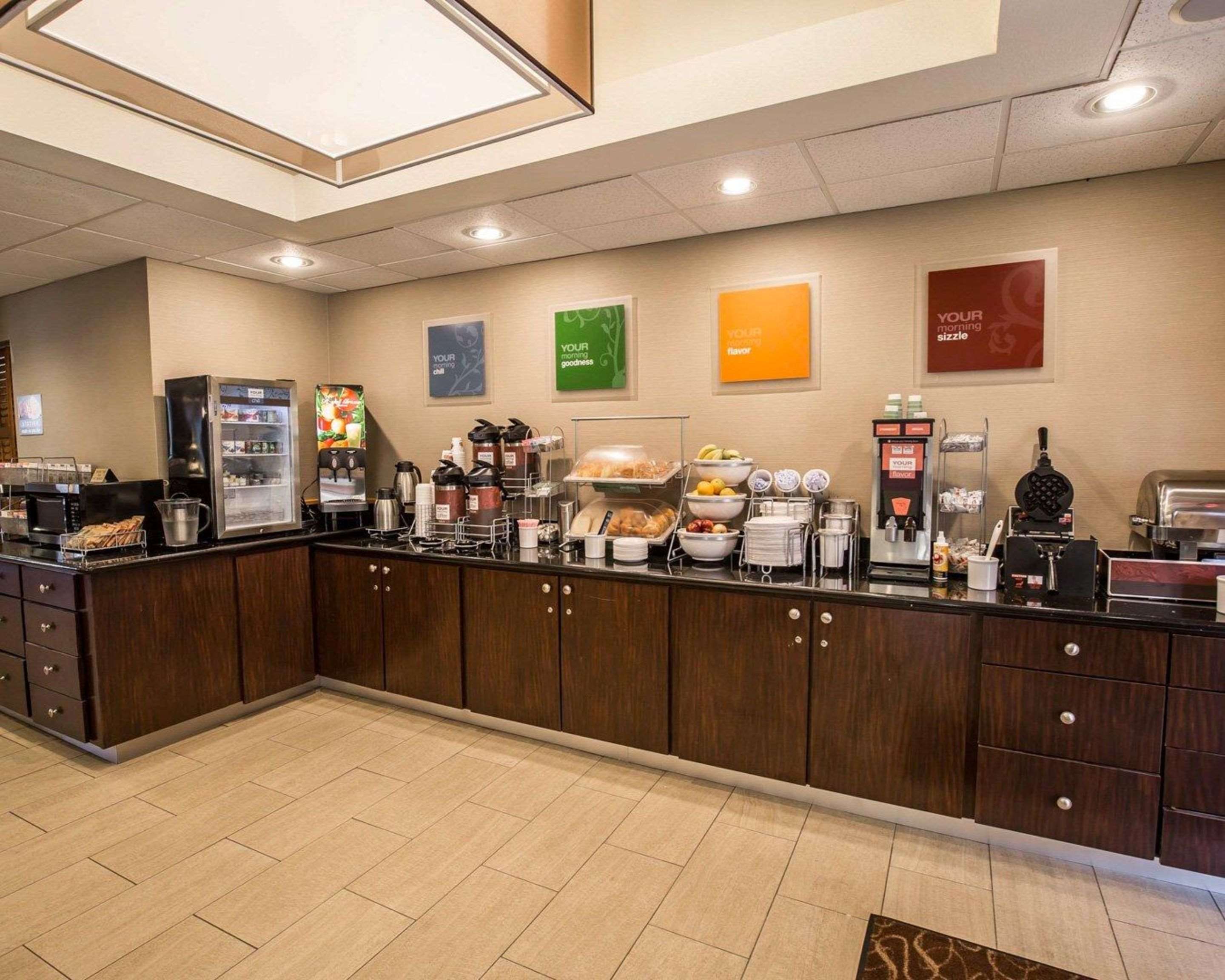 Breakfast counter | Comfort Suites Stafford Near Sugarland
