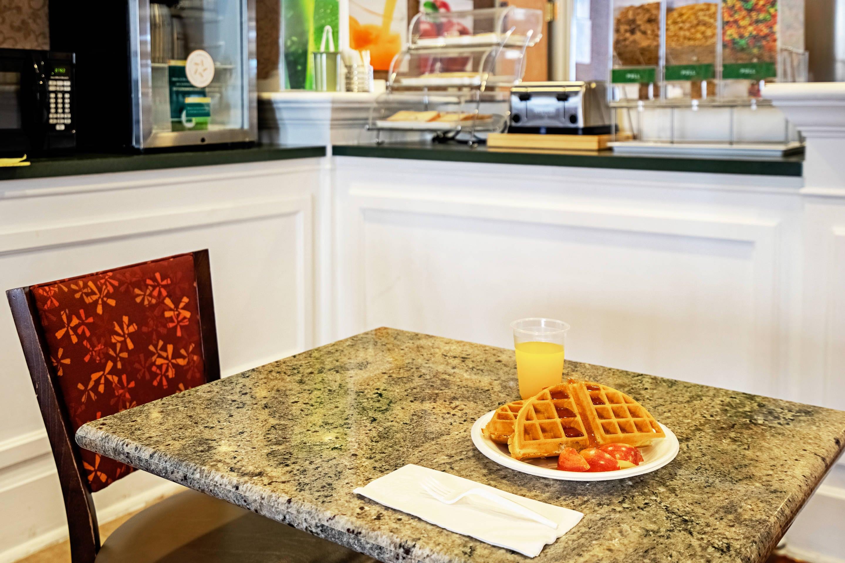 Breakfast area | Quality Suites
