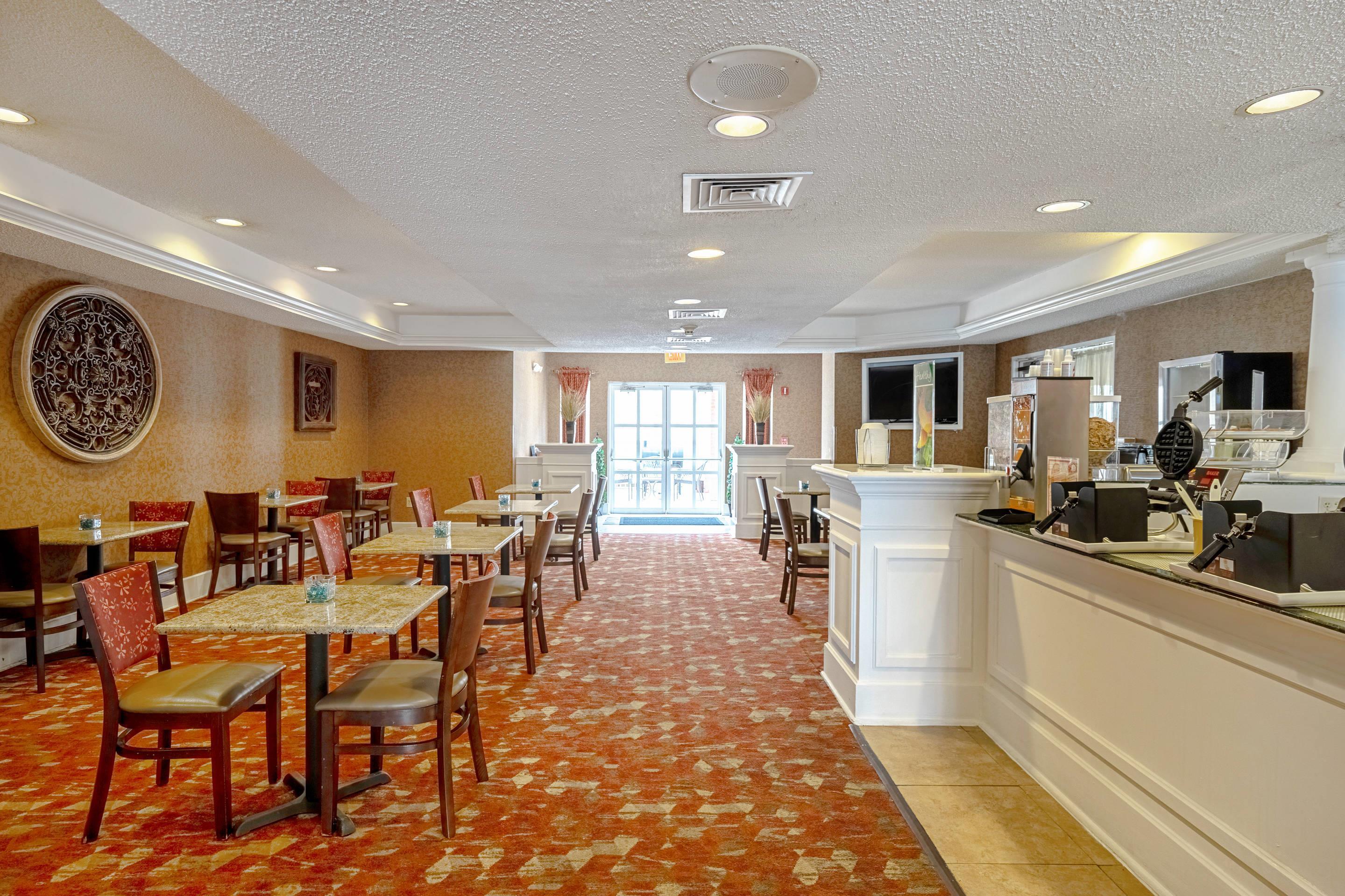 Breakfast area | Quality Suites