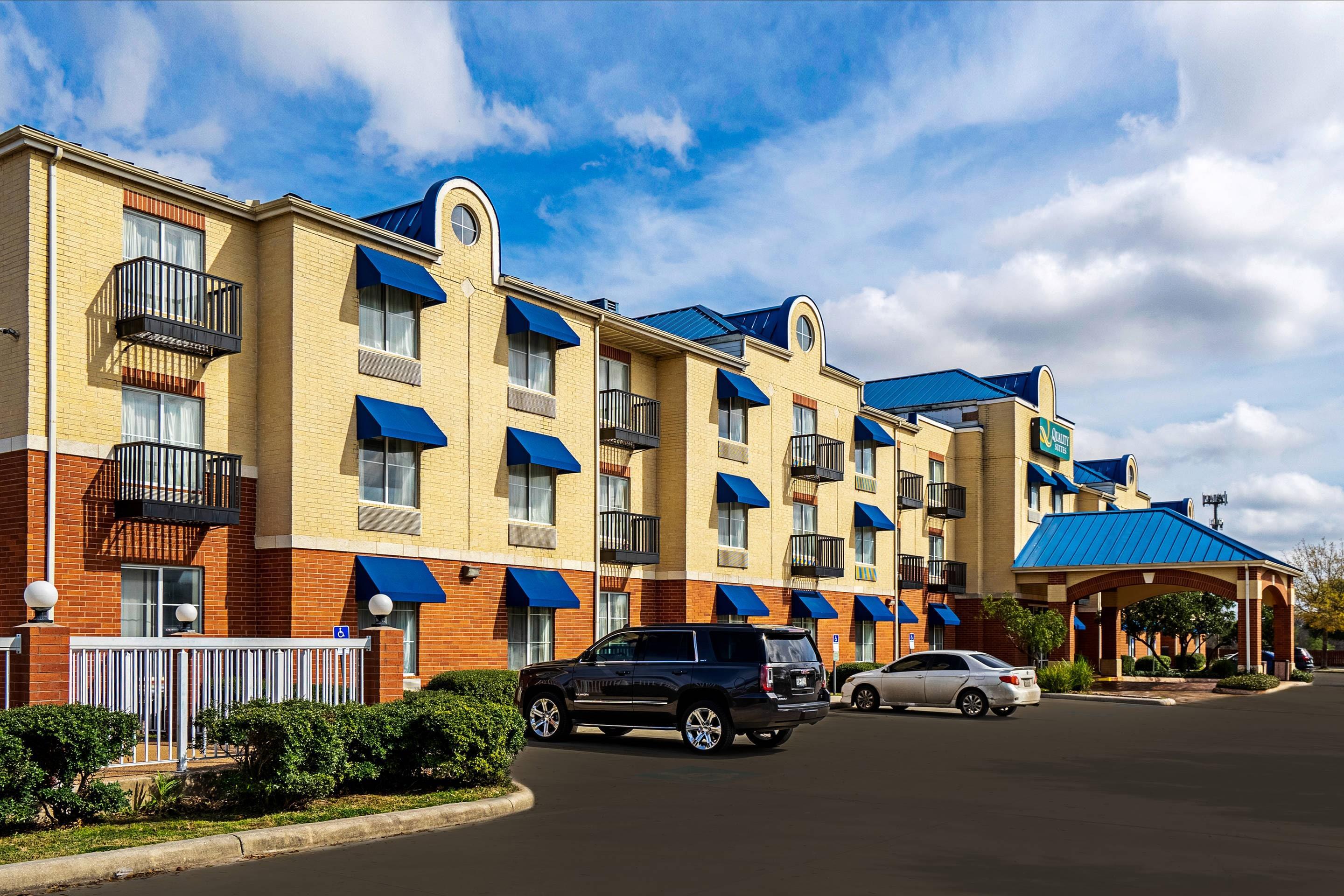 Hotel exterior | Quality Suites