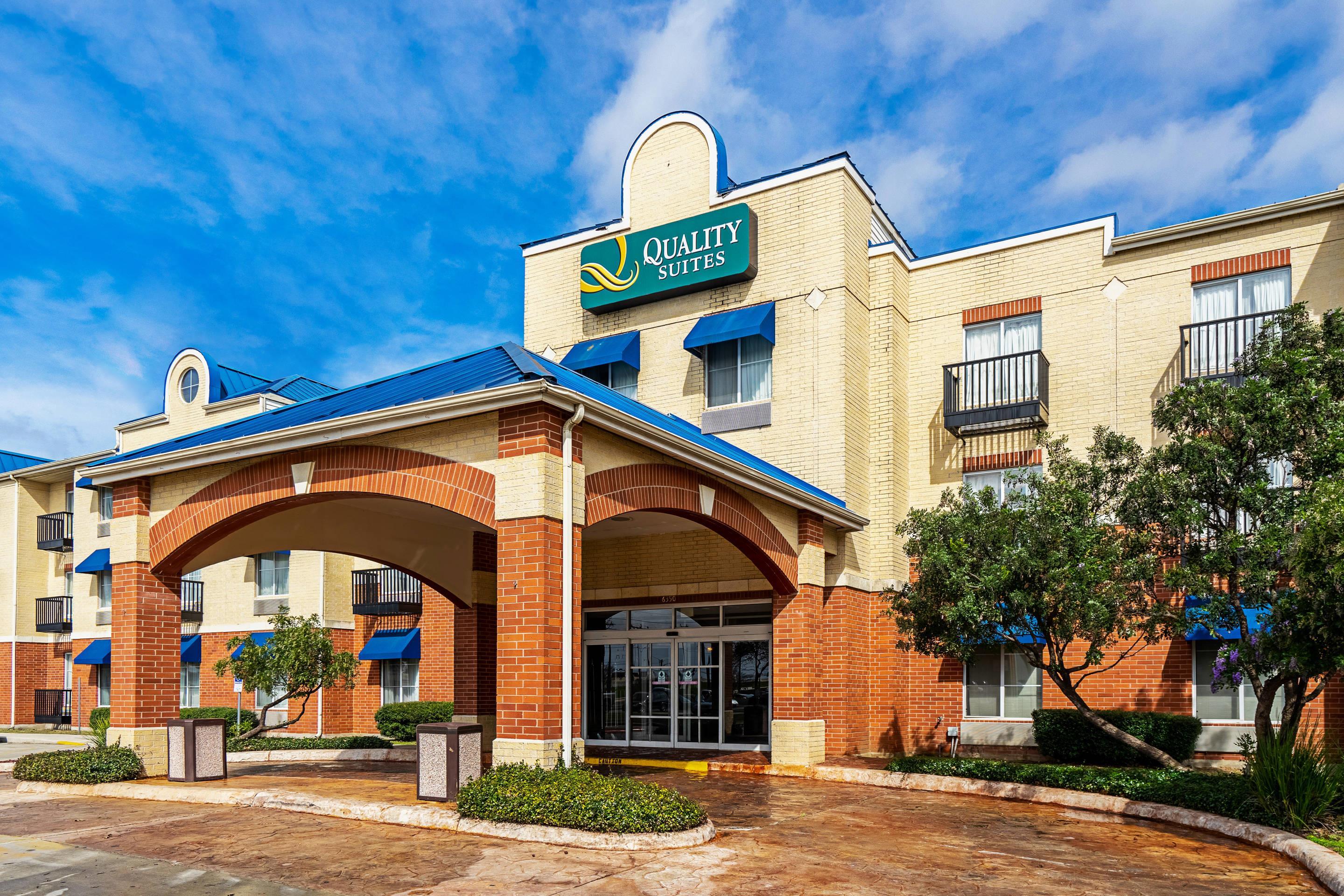 Hotel exterior | Quality Suites