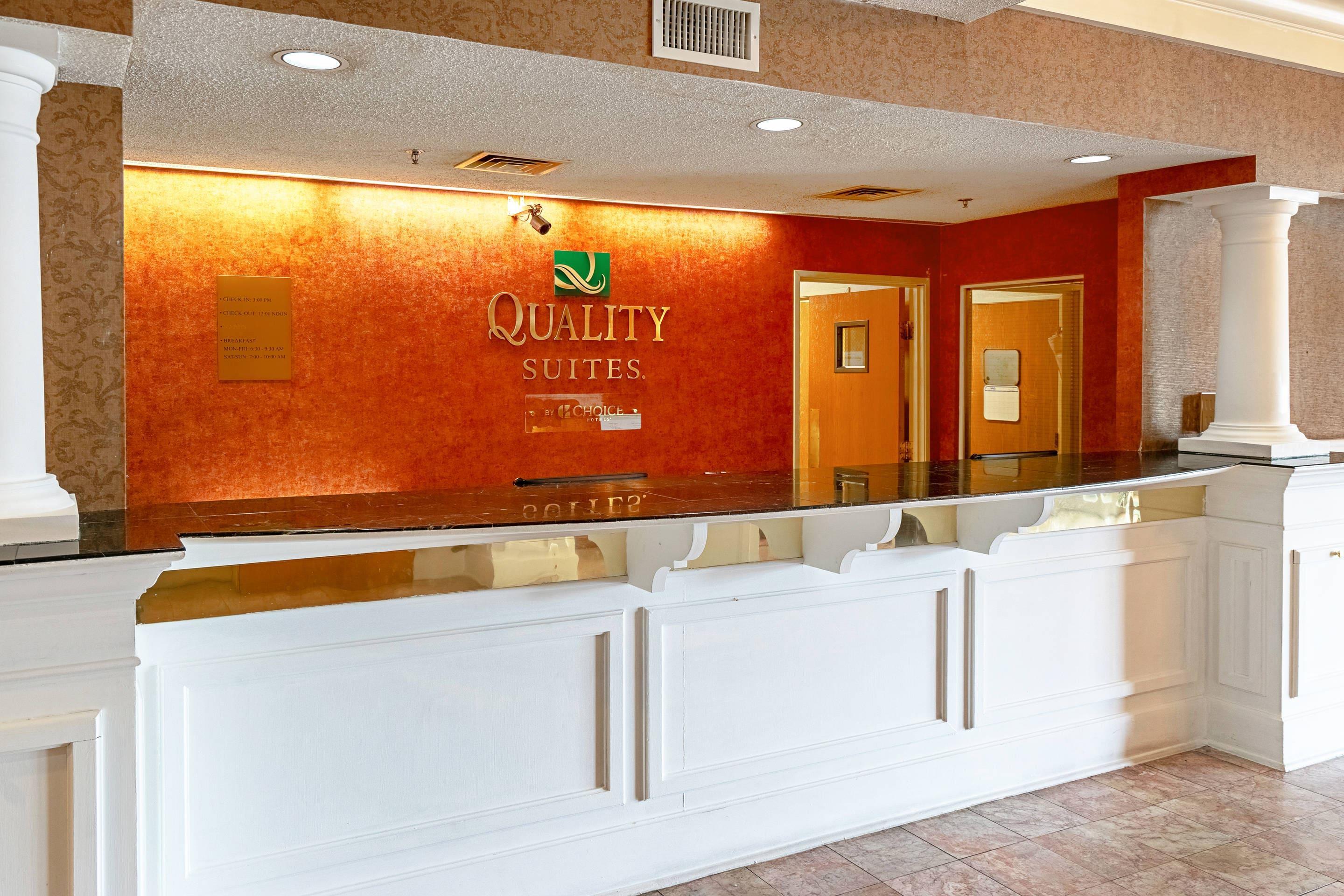 Front desk | Quality Suites