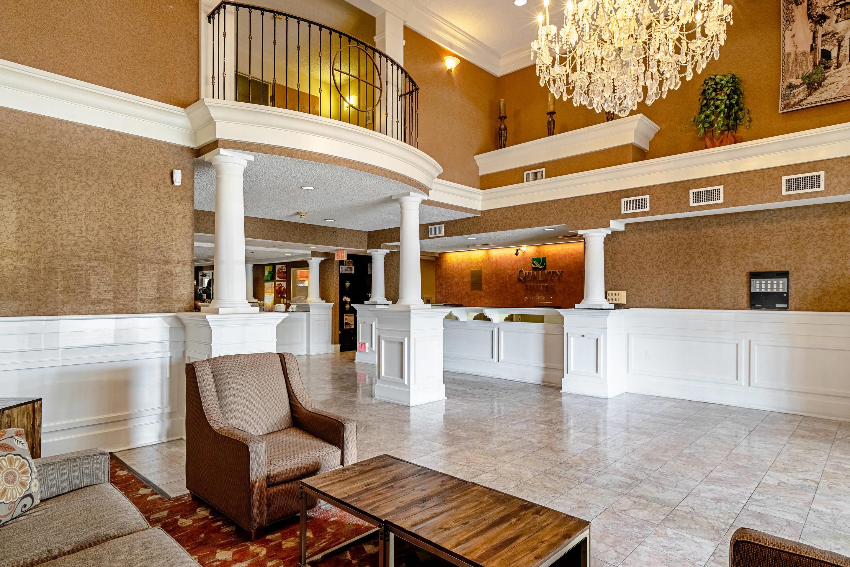 Hotel lobby | Quality Suites