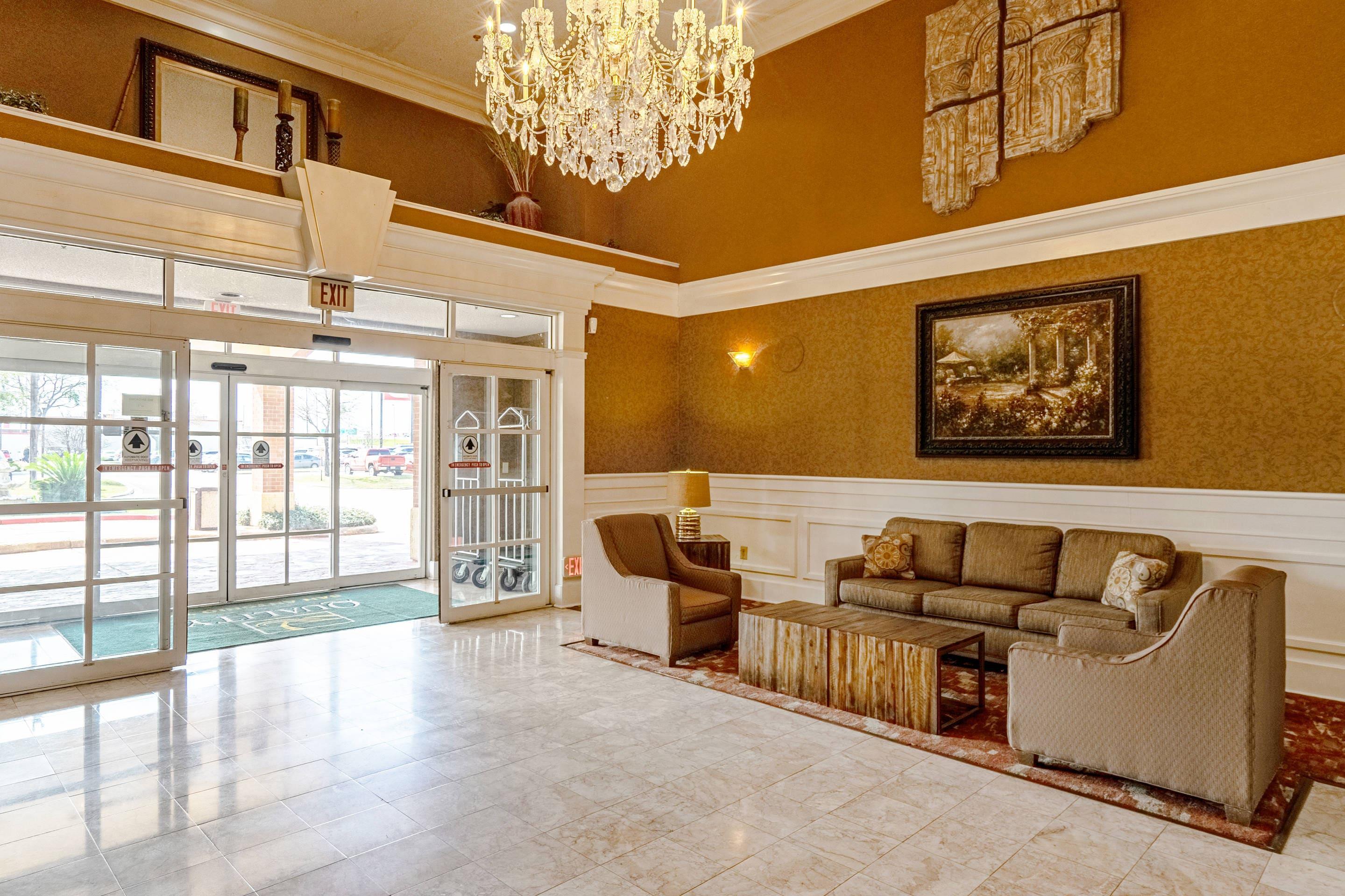 Hotel lobby | Quality Suites