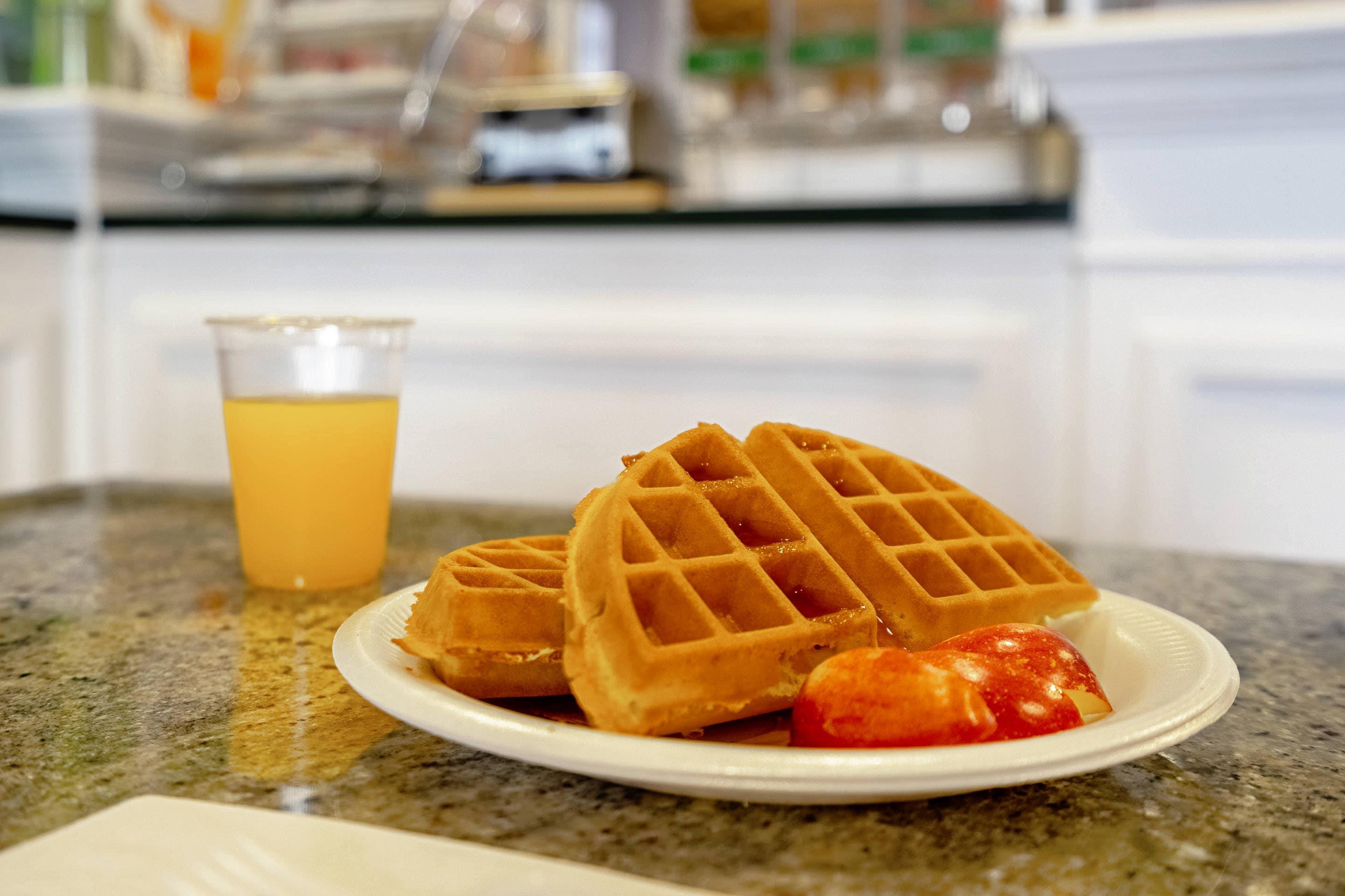 Breakfast area | Quality Suites