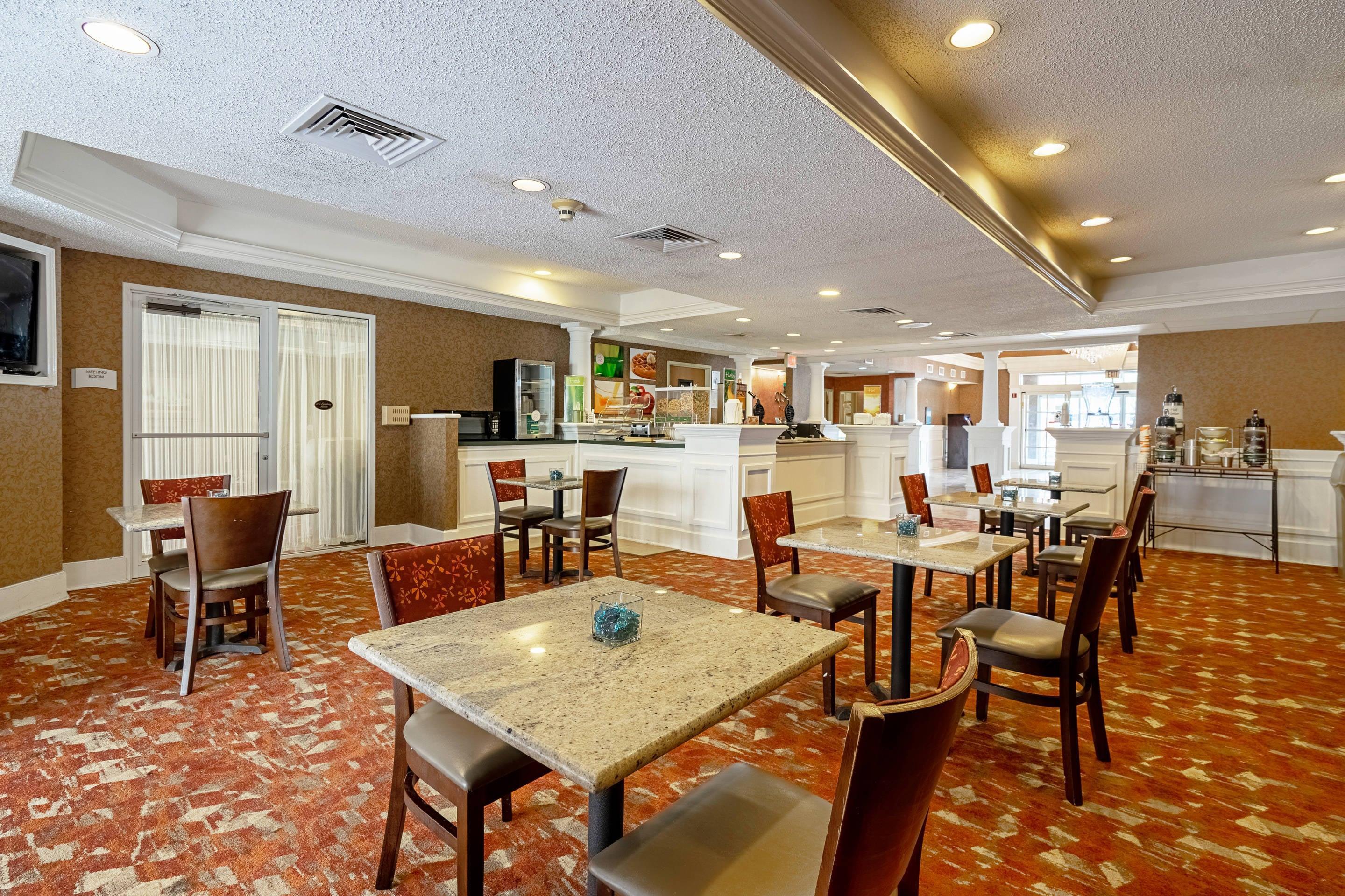 Breakfast area | Quality Suites