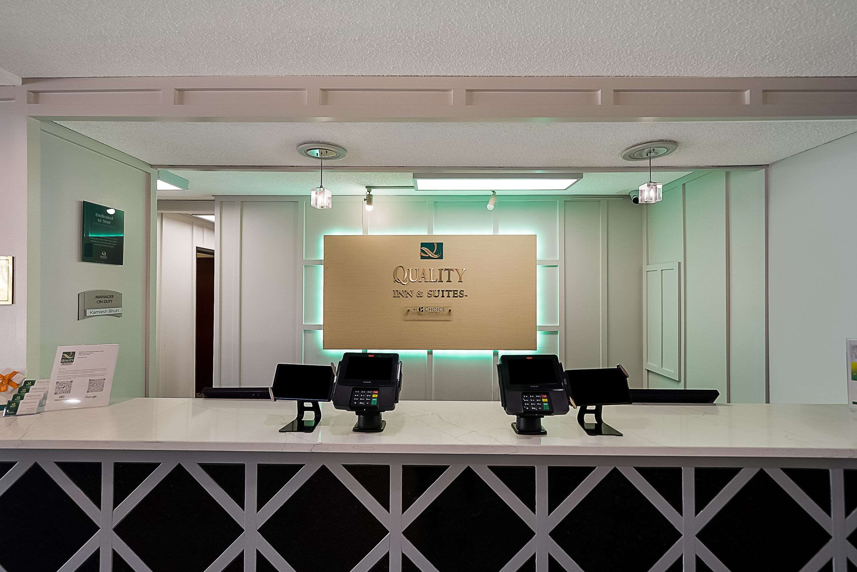 Front desk | Quality Inn & Suites Irving DFW Airport South
