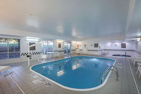 Pool - Comfort Suites Lewisville