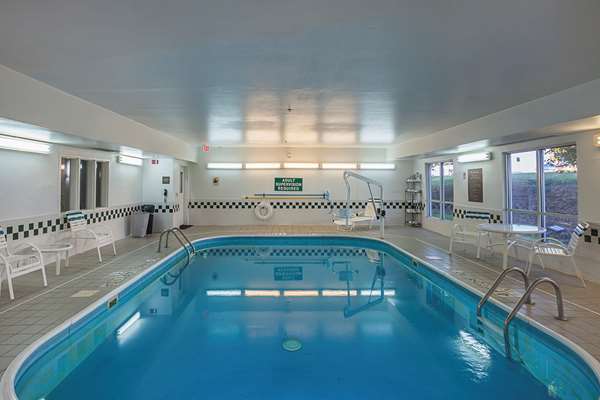 Pool - Comfort Suites Lewisville