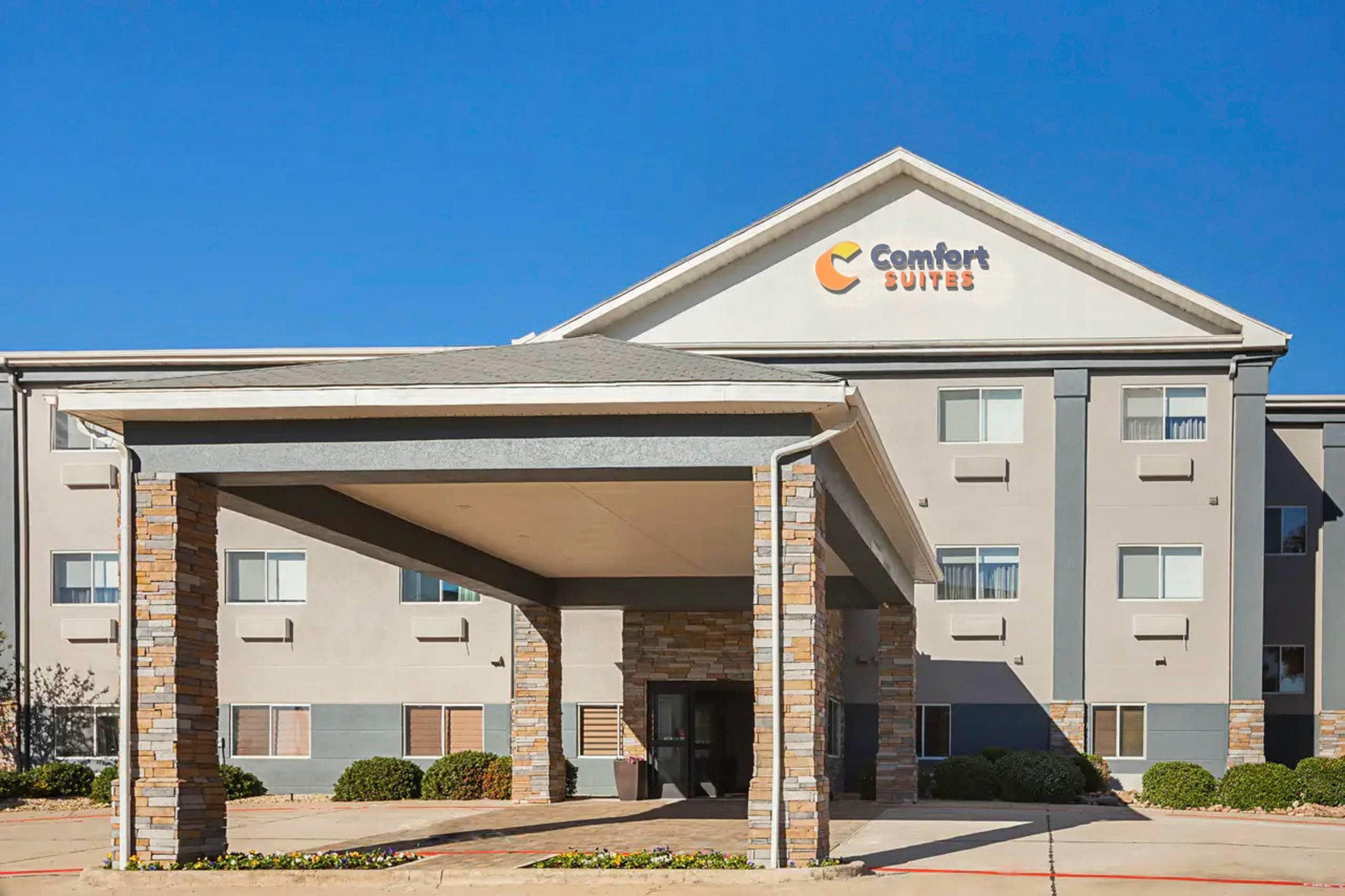 Hotel exterior | Comfort Suites Lewisville