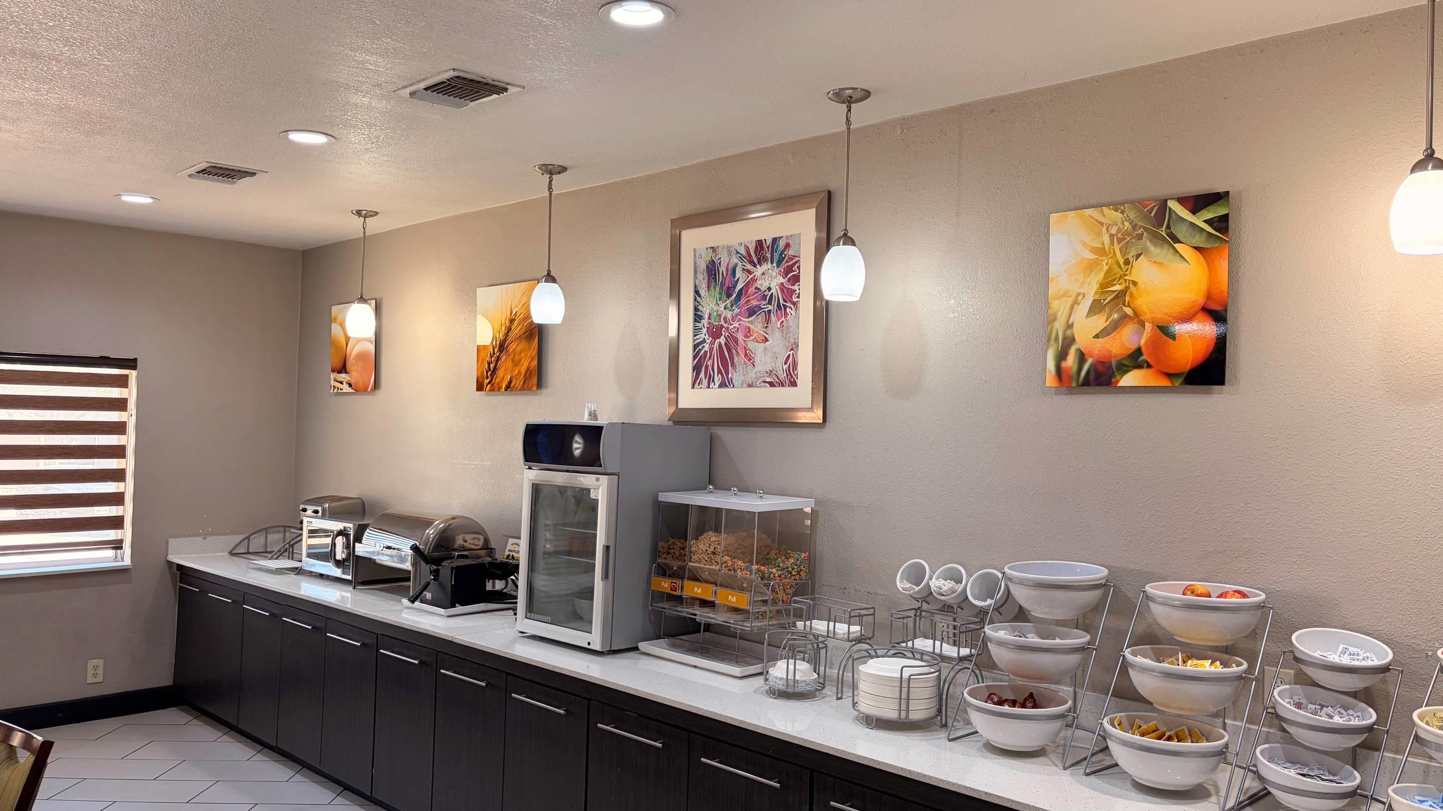 Breakfast area | Comfort Suites Lewisville