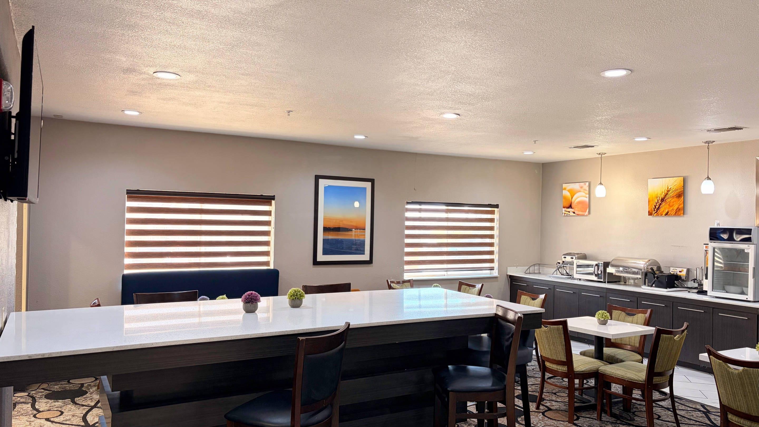 Breakfast area | Comfort Suites Lewisville