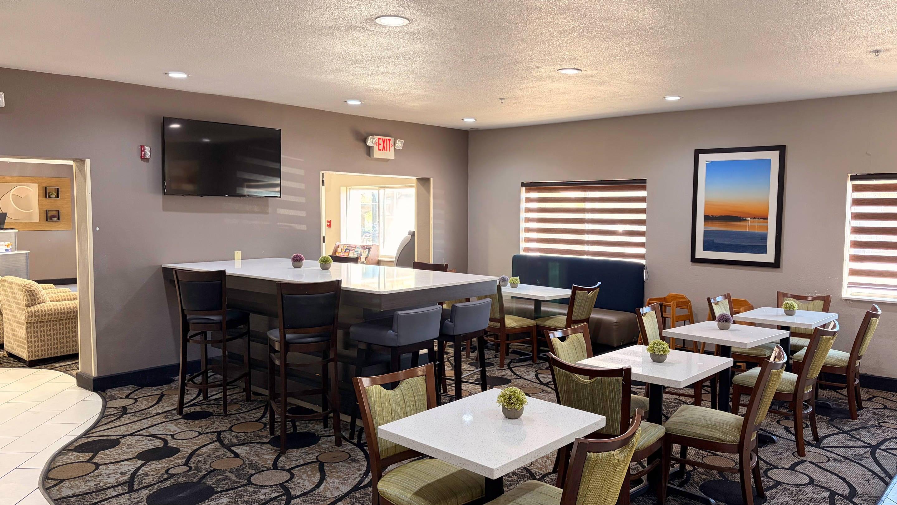 Breakfast area | Comfort Suites Lewisville