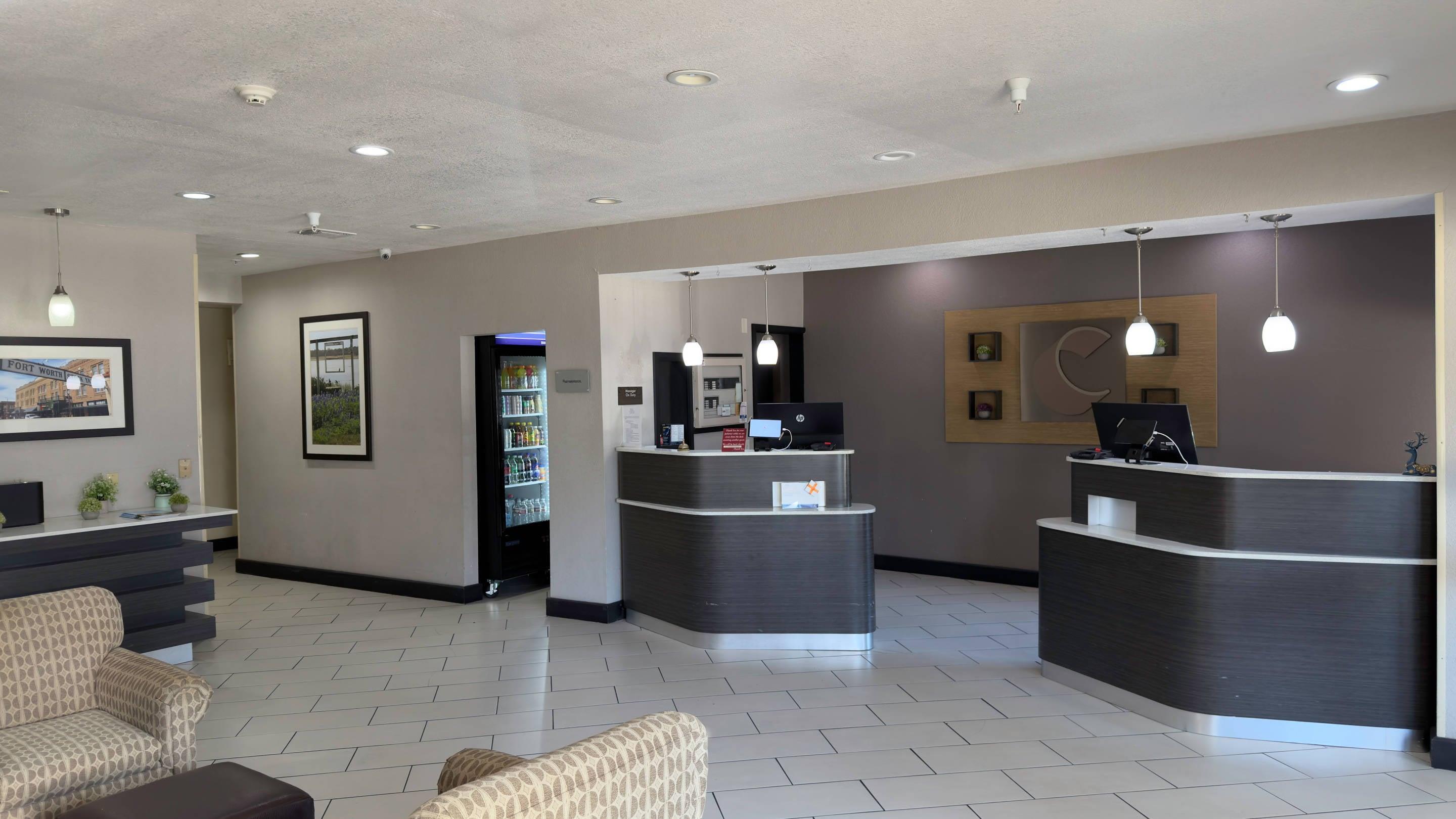 Hotel lobby | Comfort Suites Lewisville