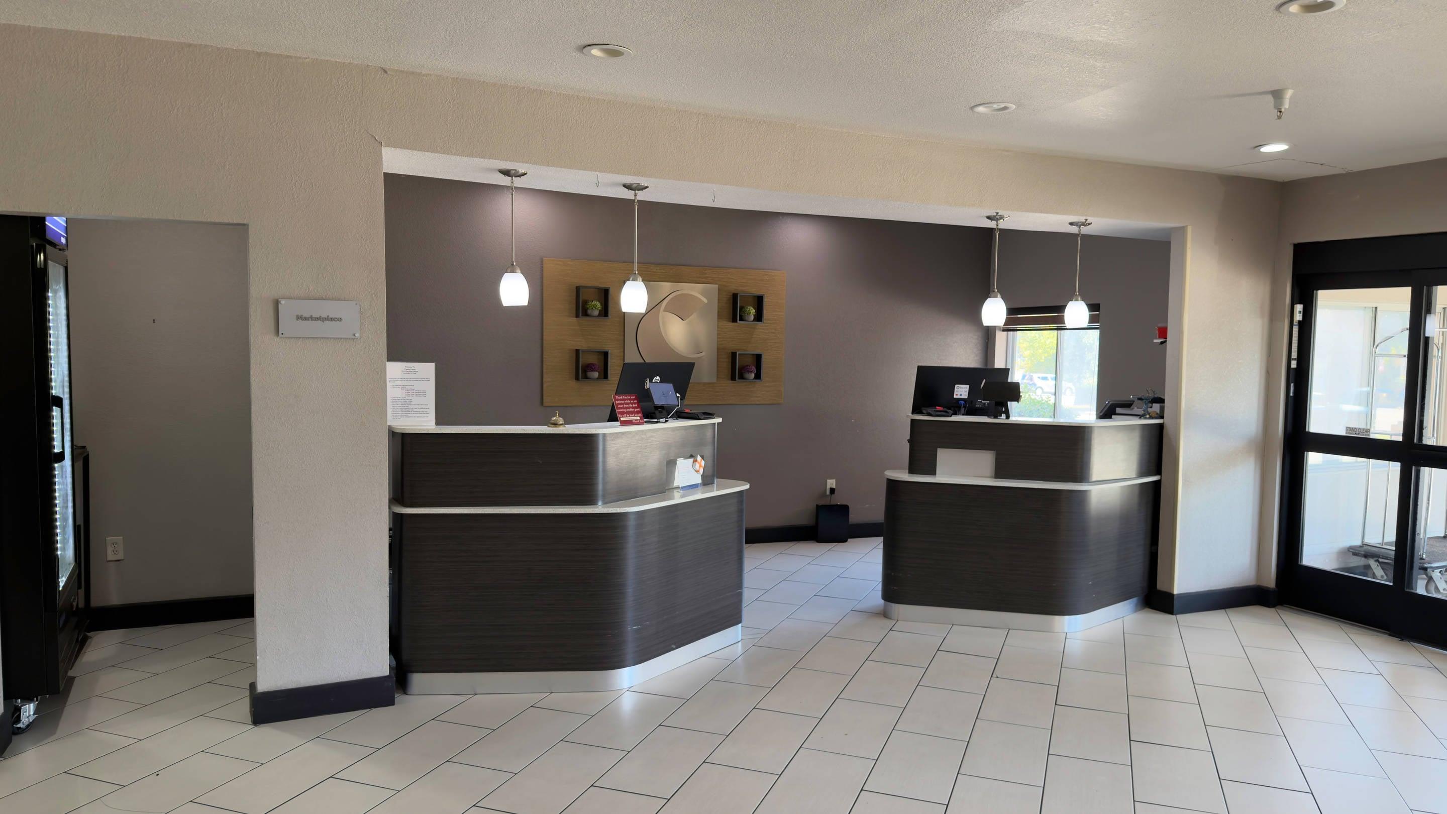 Hotel lobby | Comfort Suites Lewisville