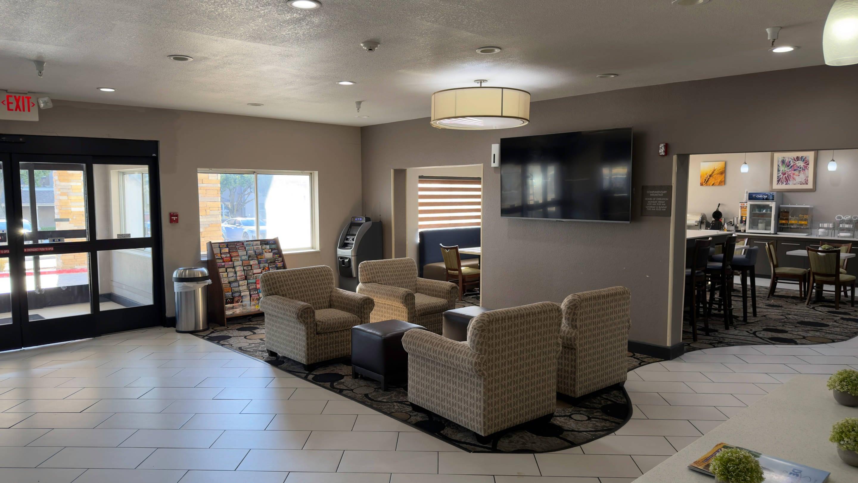 Hotel lobby | Comfort Suites Lewisville