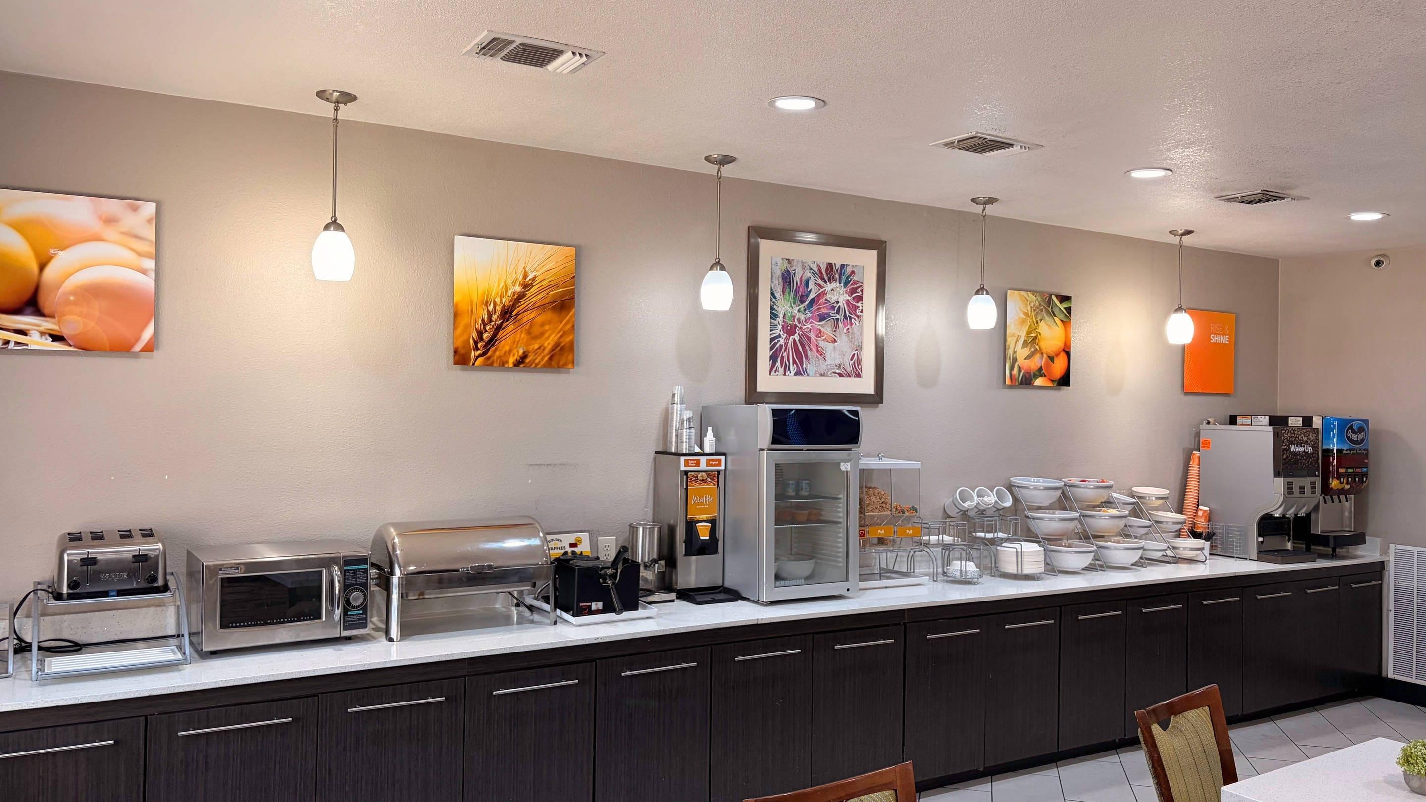 Breakfast area | Comfort Suites Lewisville