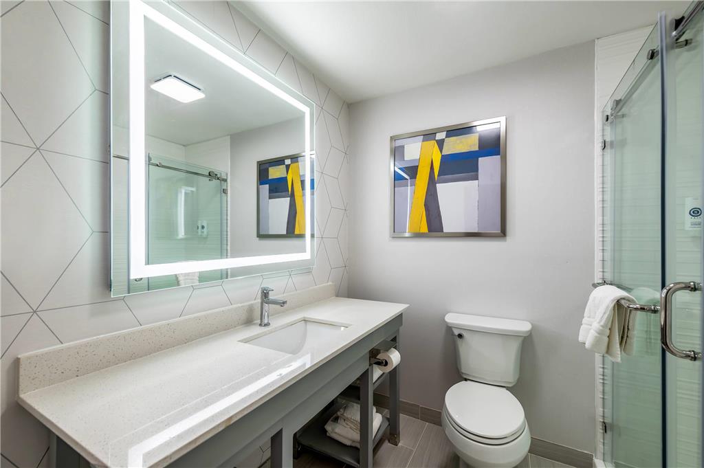 COMFORT SUITES LONGVIEW NORTH-guestroom-Guest Room,Bathroom,On-Site.jpg