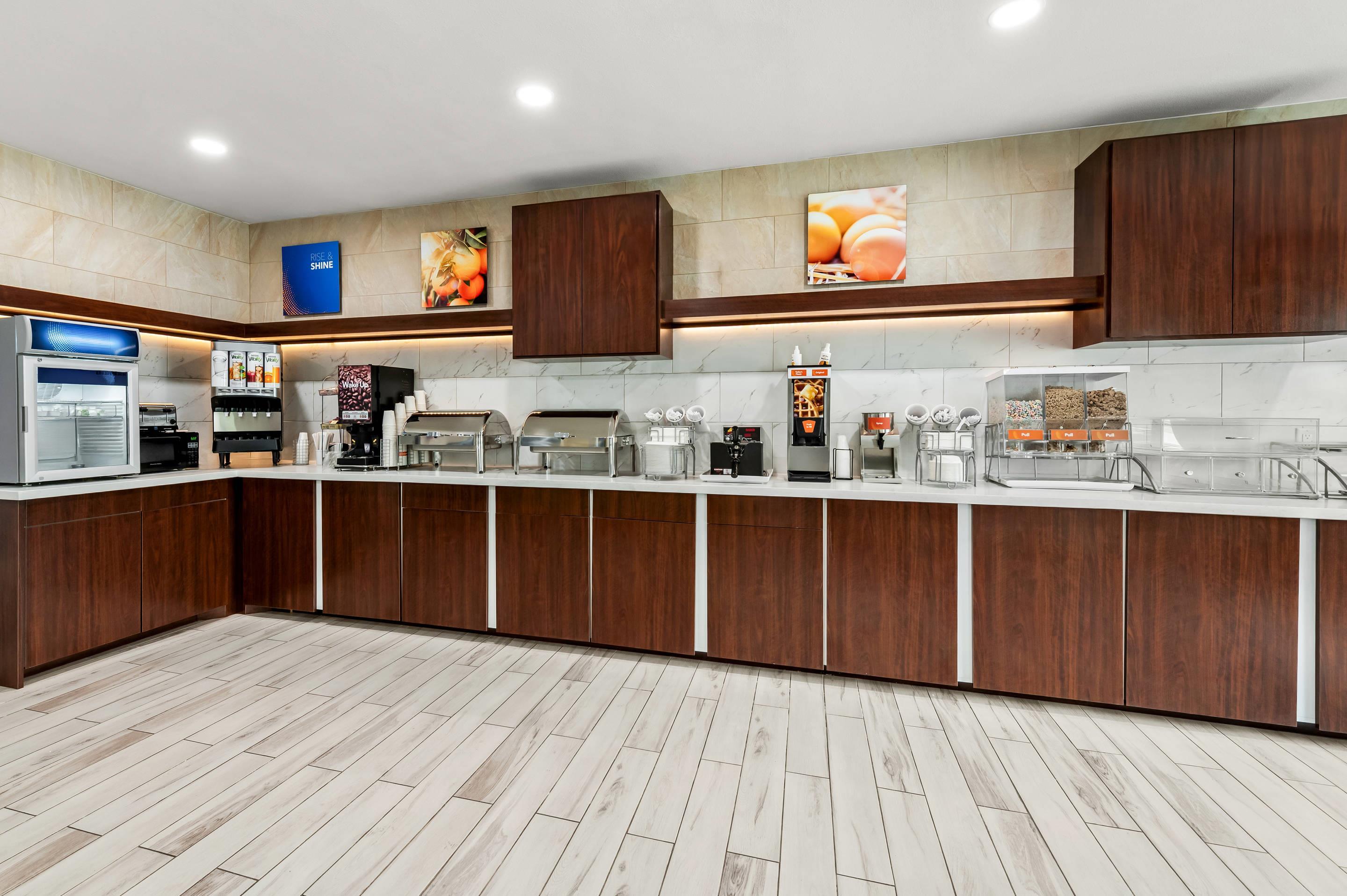 Breakfast area | Comfort Suites Longview North