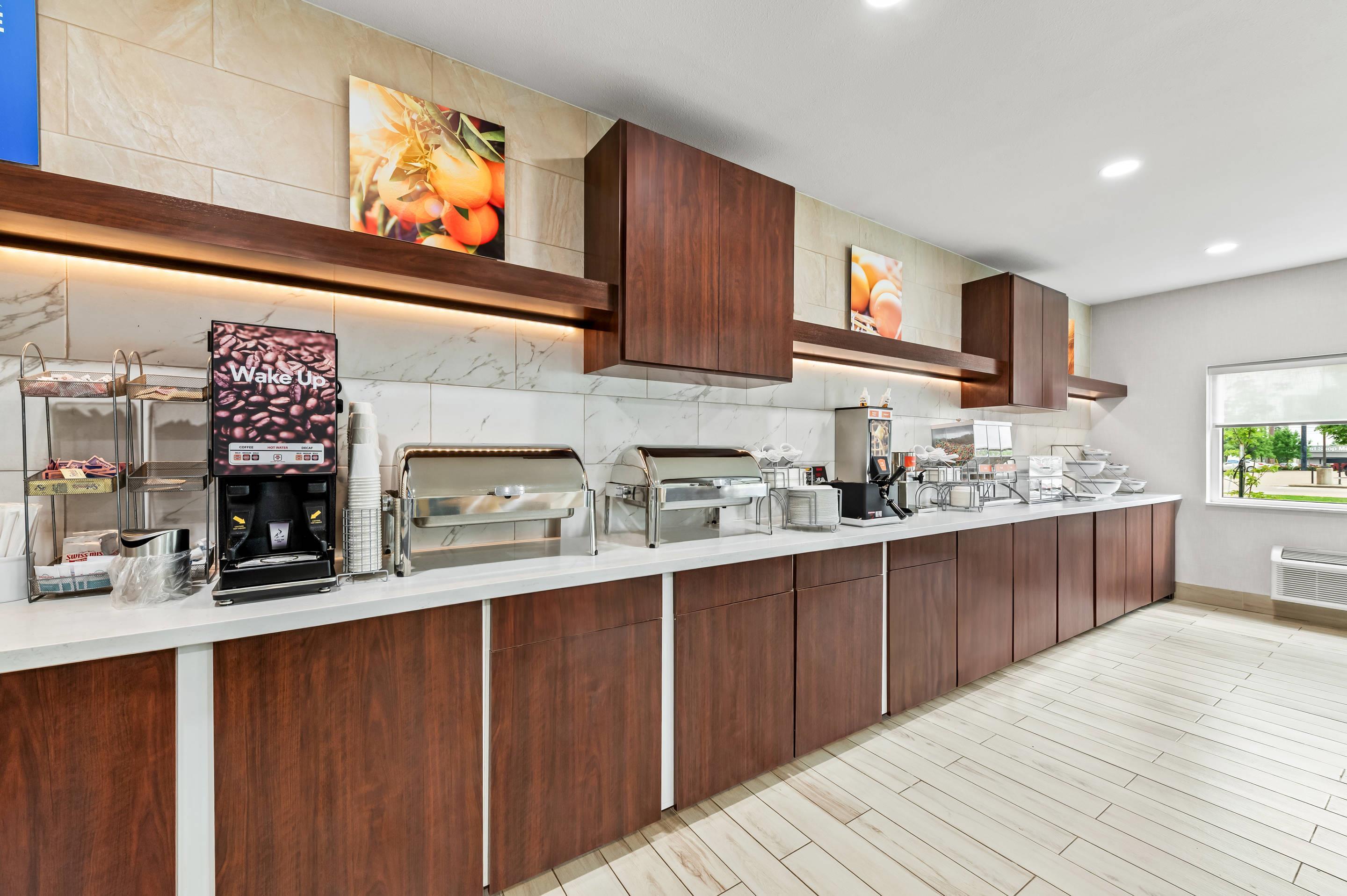 Breakfast area | Comfort Suites Longview North