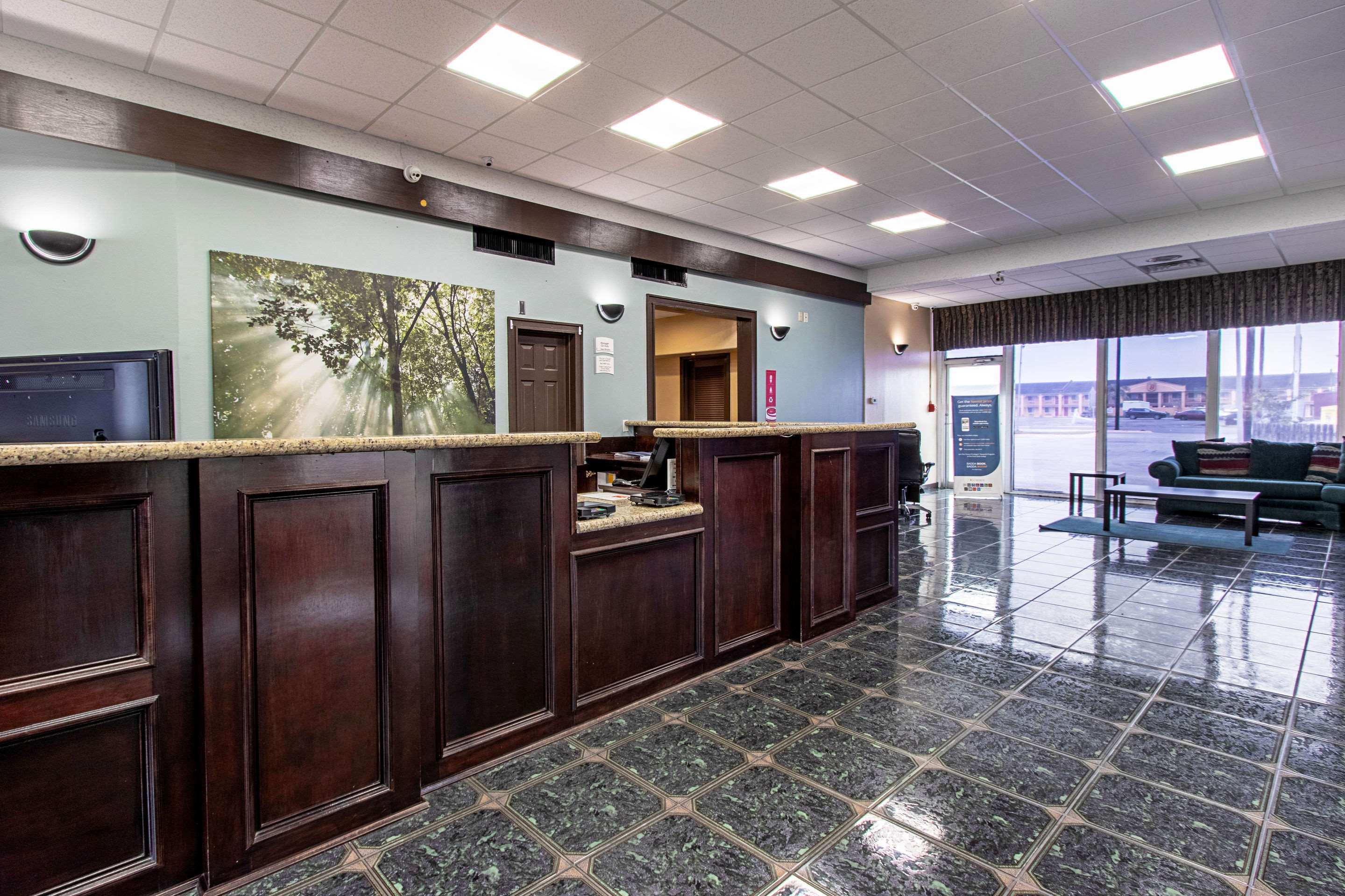 Hotel lobby | Econo Lodge Kingsville