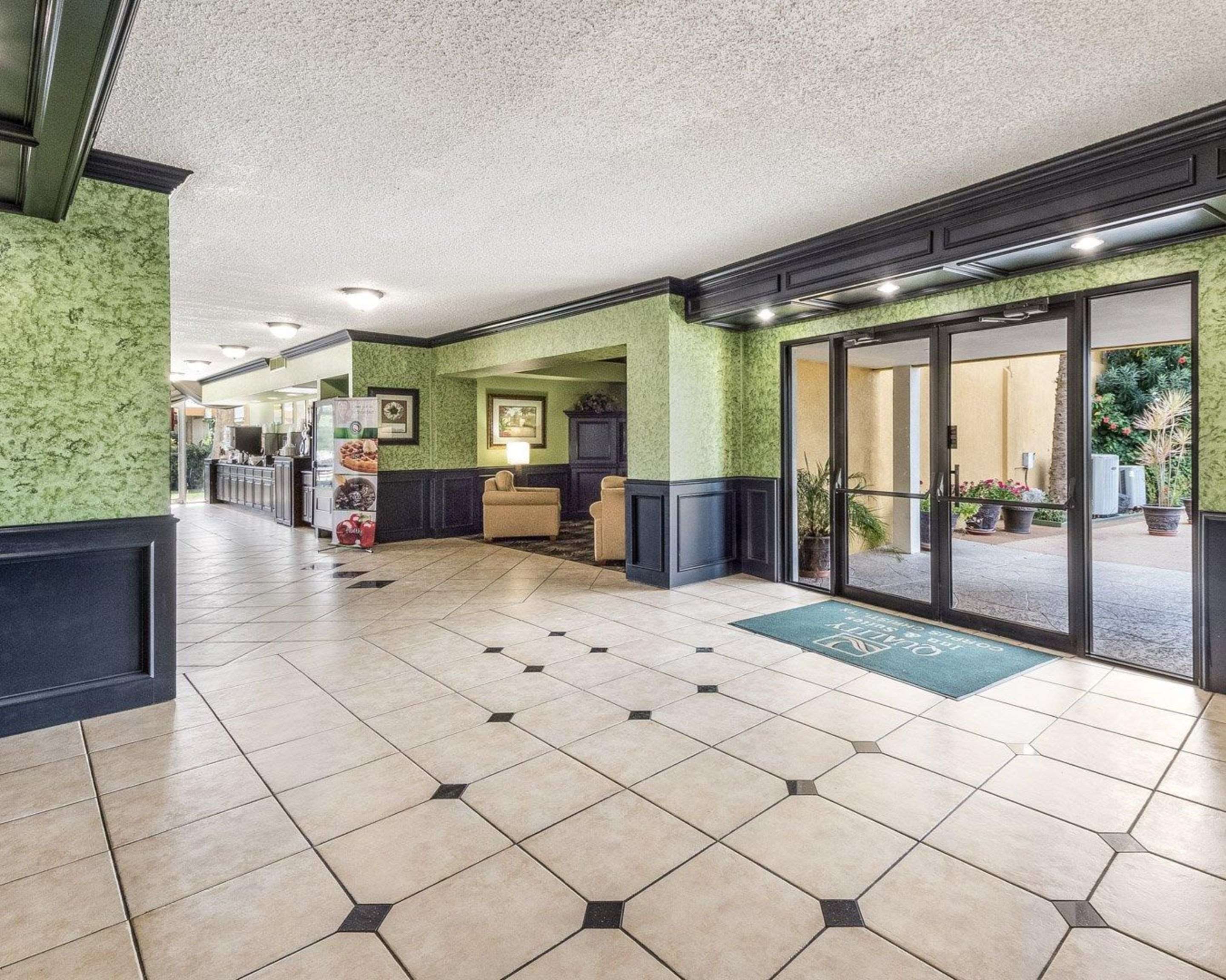 Hotel lobby | Quality Inn & Suites Corpus Christi